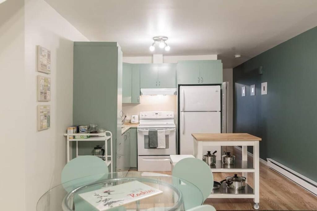 Metro Sherbrooke - Charming