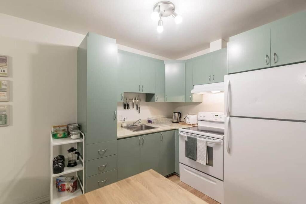 Metro Sherbrooke - Charming