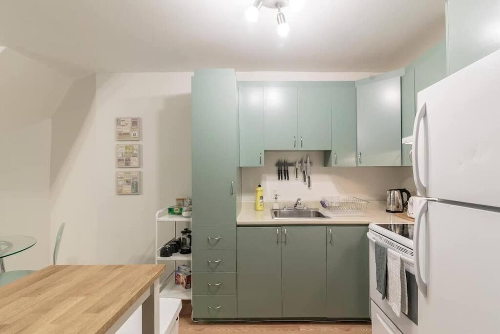 Metro Sherbrooke - Charming