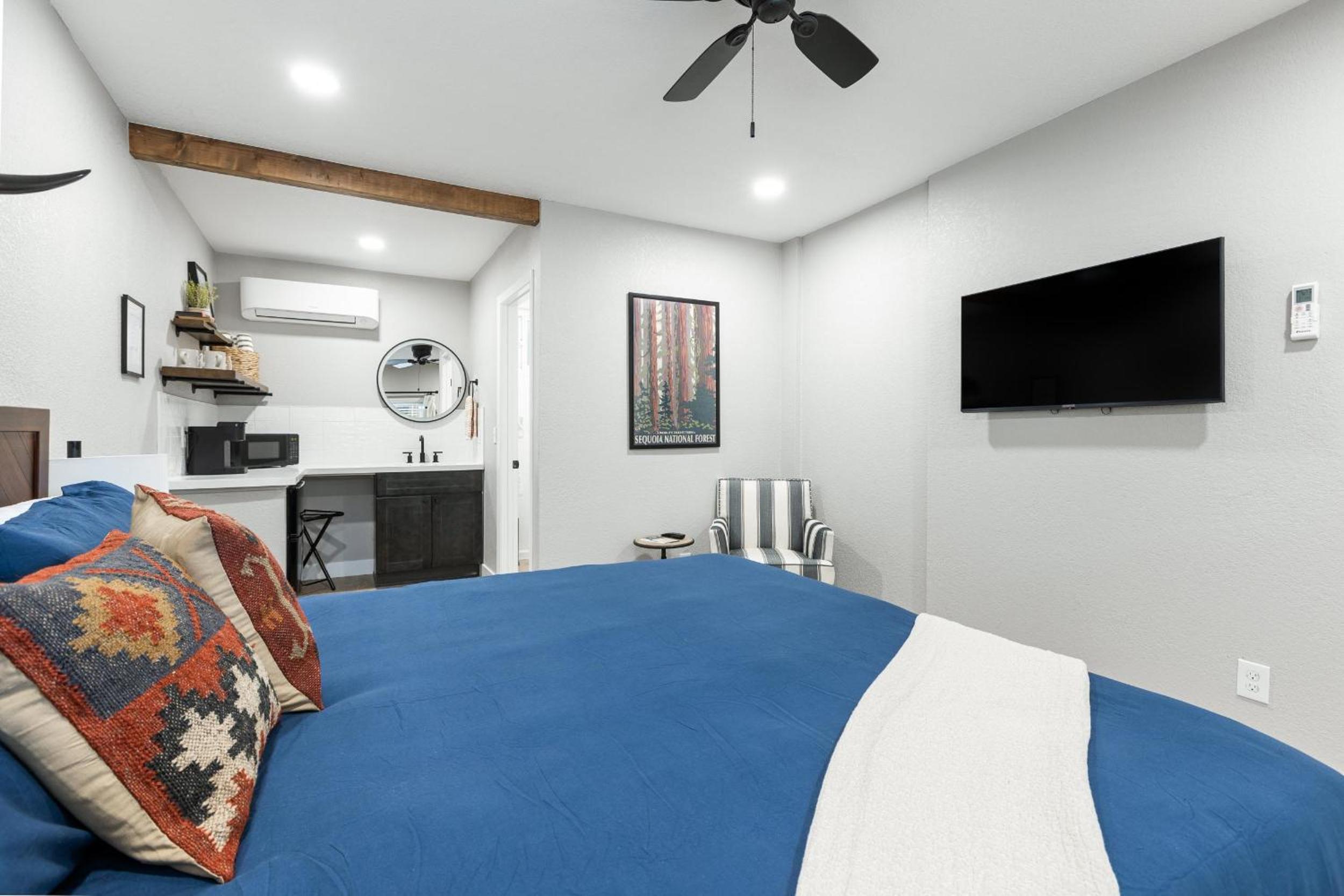 The Rae | Sequoia Motel RM 5 view 3