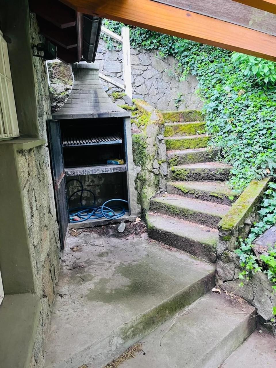 Cabaña frente al arroyo para 4/5 con hogar a leña