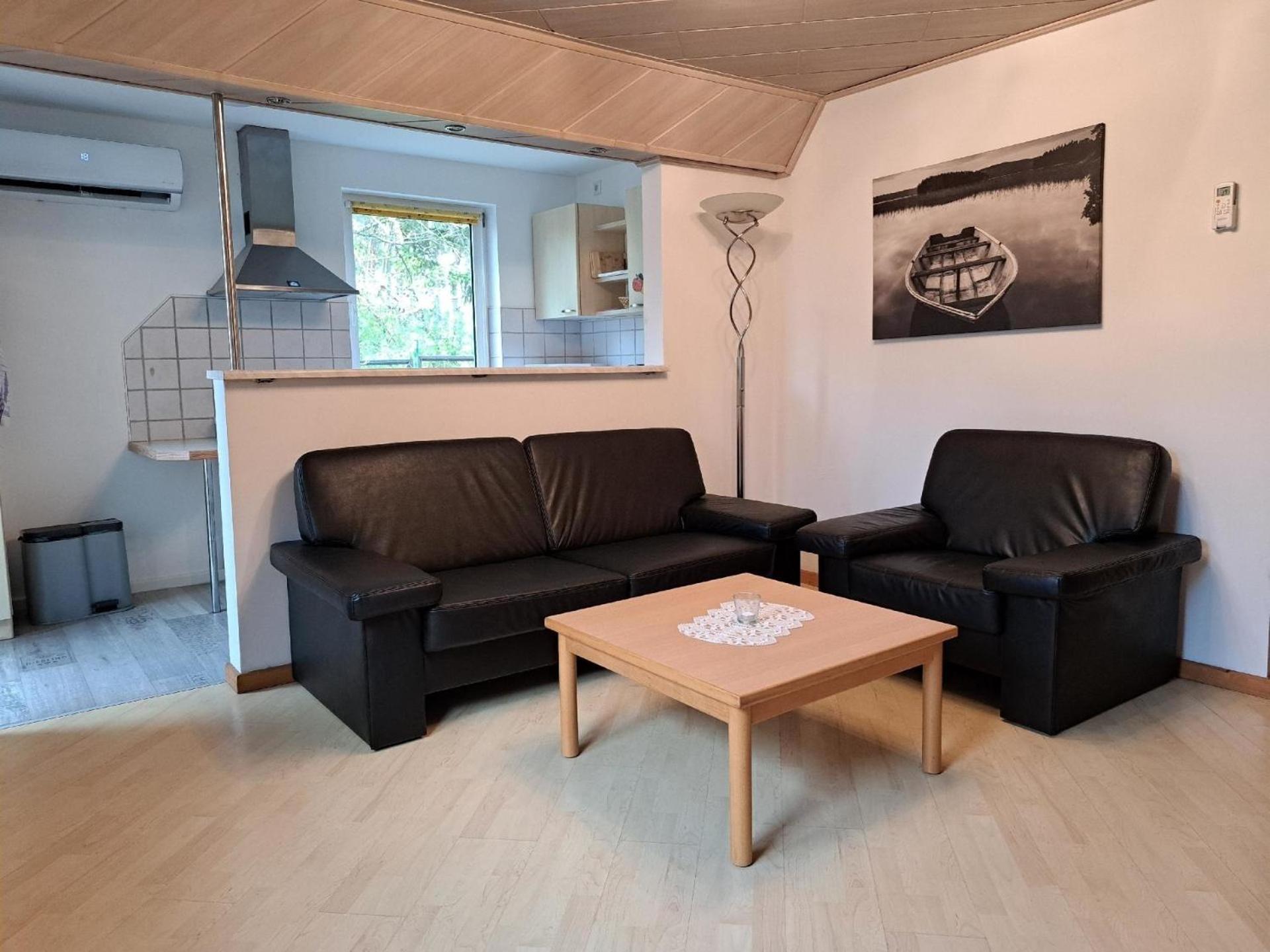 Ferienhaus mit Terrasse mitten im Grünen
