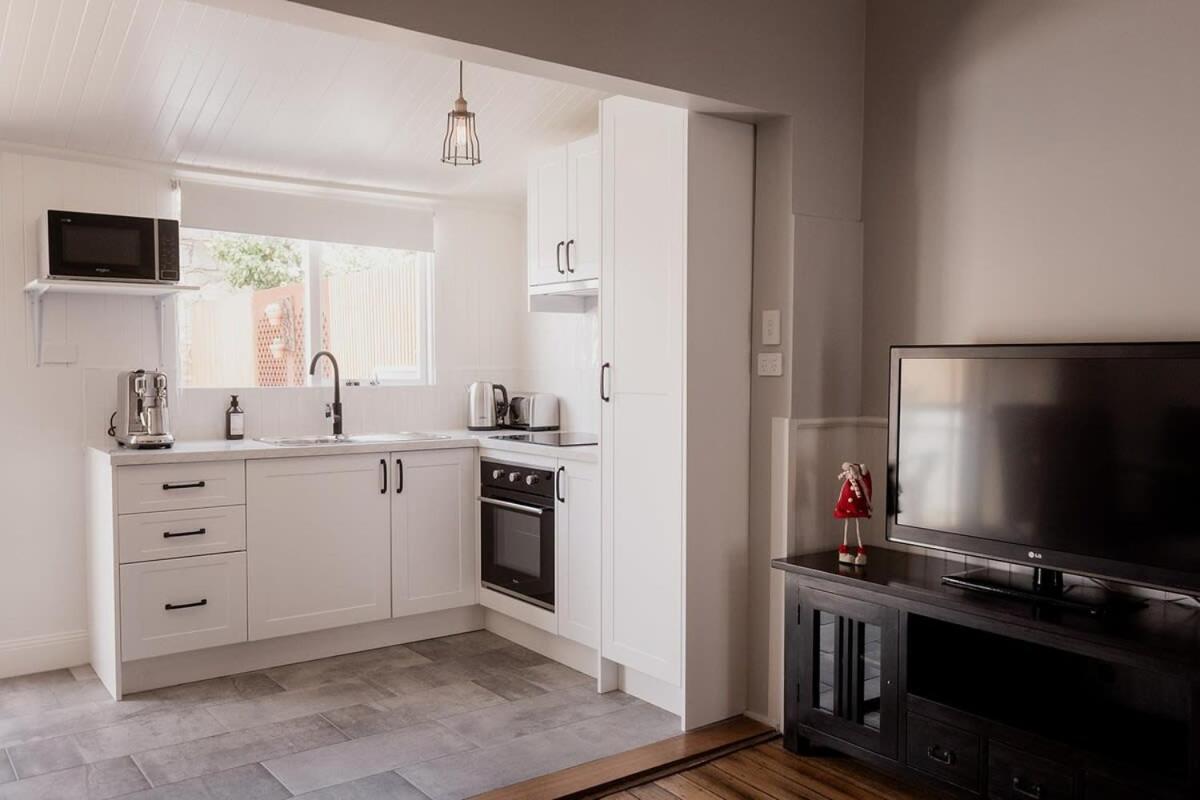 Cottage living in cool North Hobart
