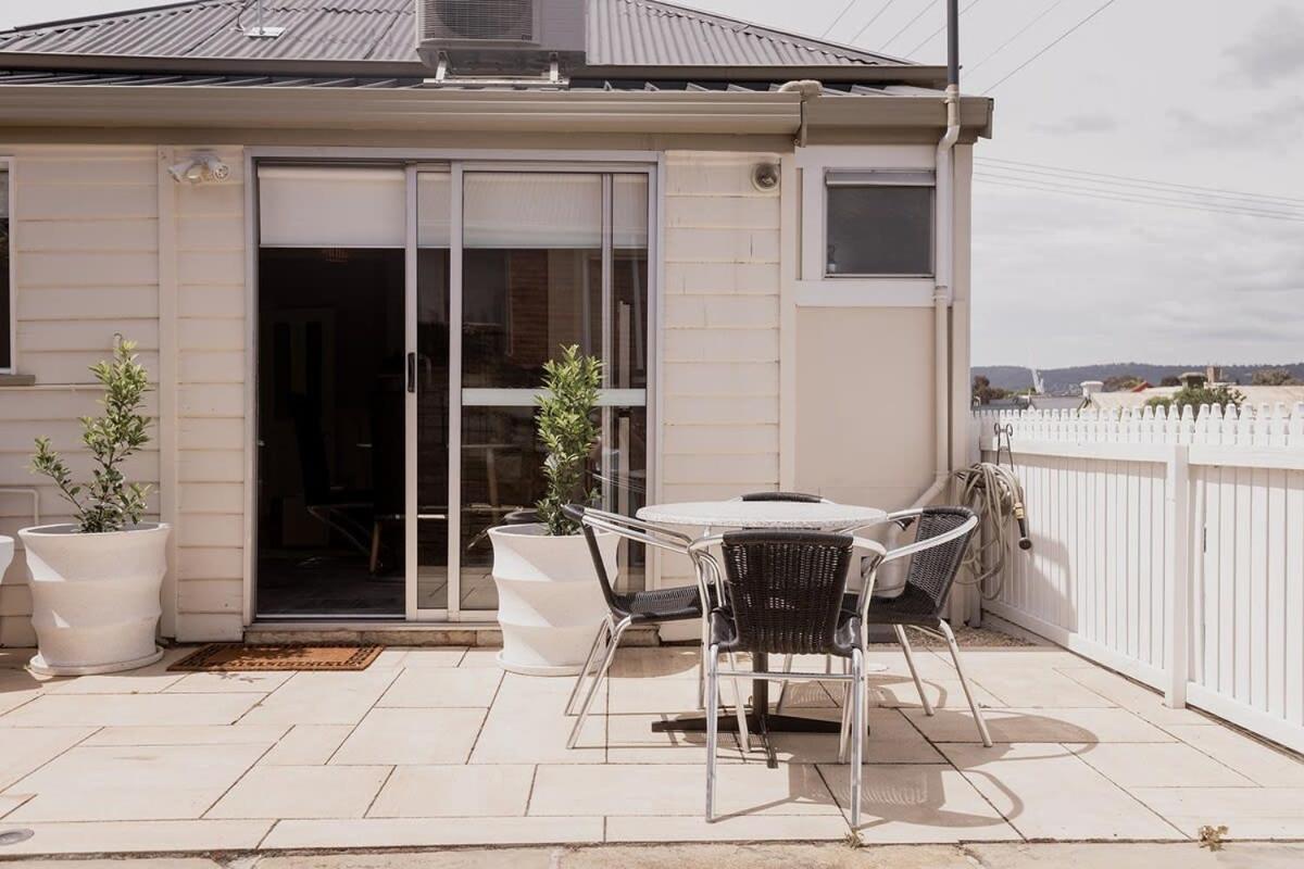 Cottage living in cool North Hobart