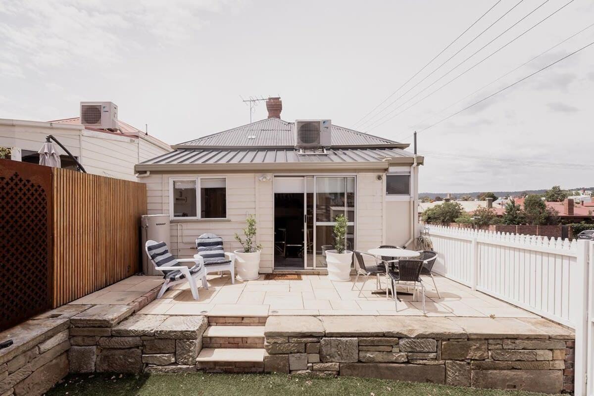 Cottage living in cool North Hobart