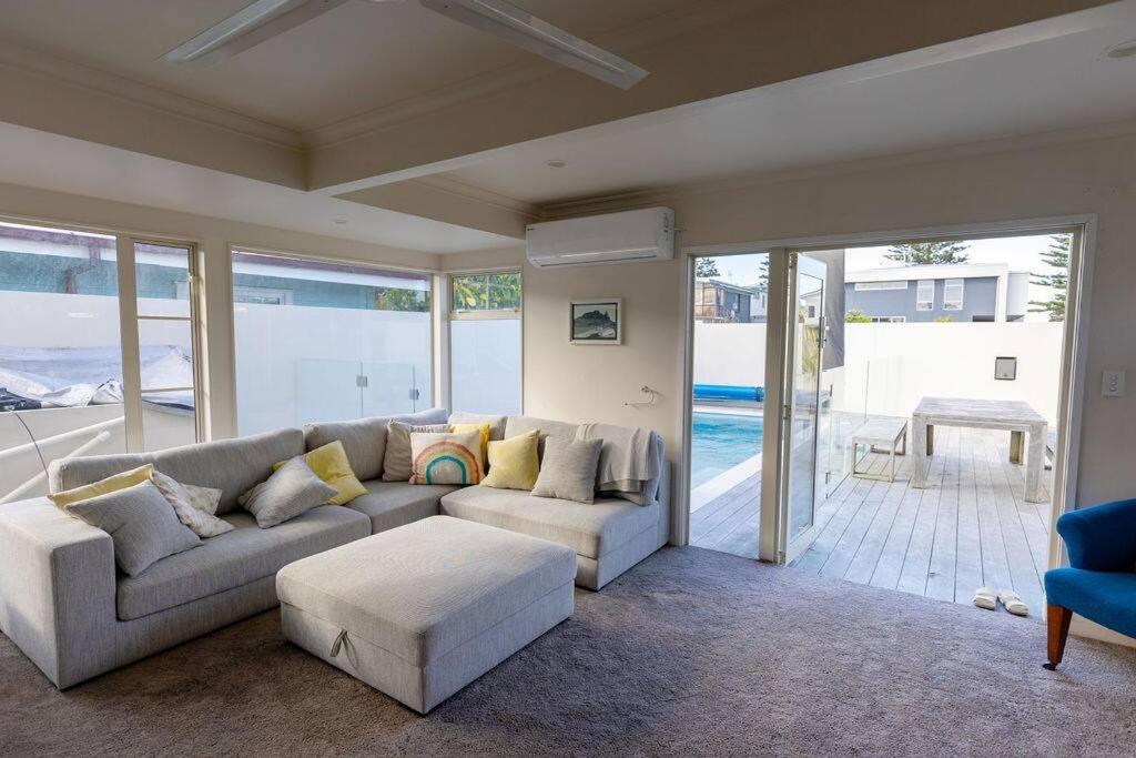 Modern Mount Maunganui Home 150 Metres Walk to the Beach view 2