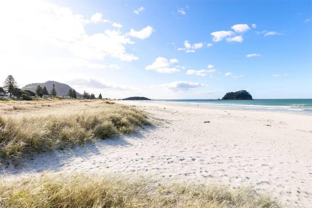 Modern Mount Maunganui Home 150 Metres Walk to the Beach view 3