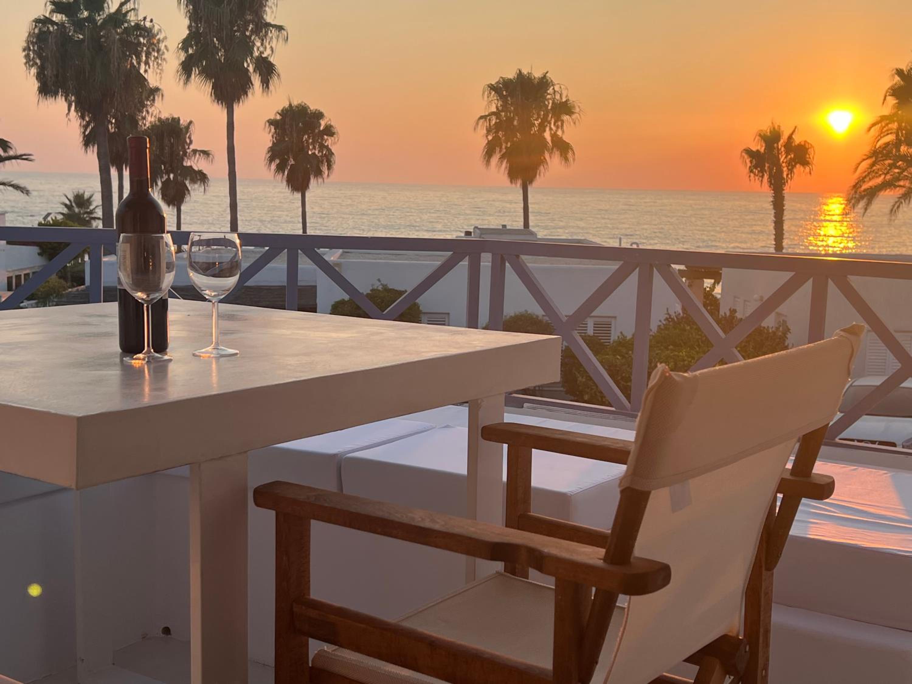 Sunset Deluxe Villa and Studios