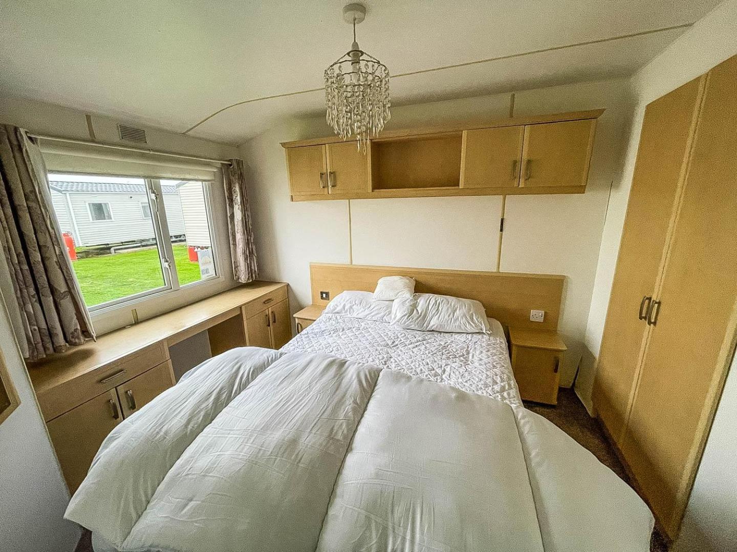 4 Berth Caravan For Hire Near On-Site Amenities In Essex Ref 29115G view 4