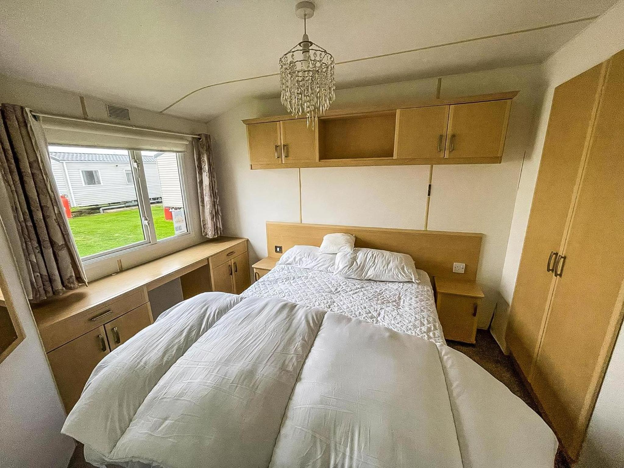 4 Berth Caravan For Hire Near On-Site Amenities In Essex Ref 29115G view 5