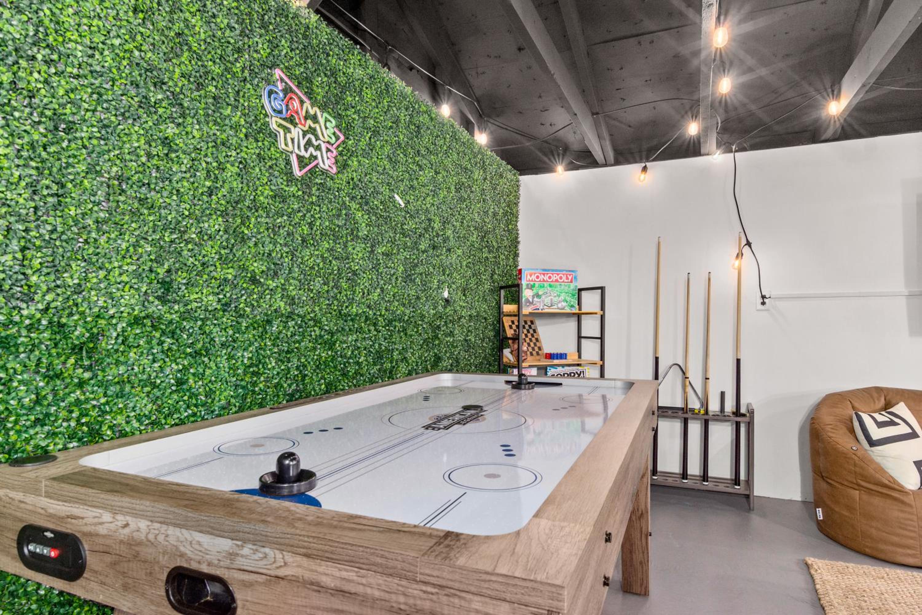 Game Room and Huge Yard with Fire Pit Yard Games and BBQ Near UE and Downtown