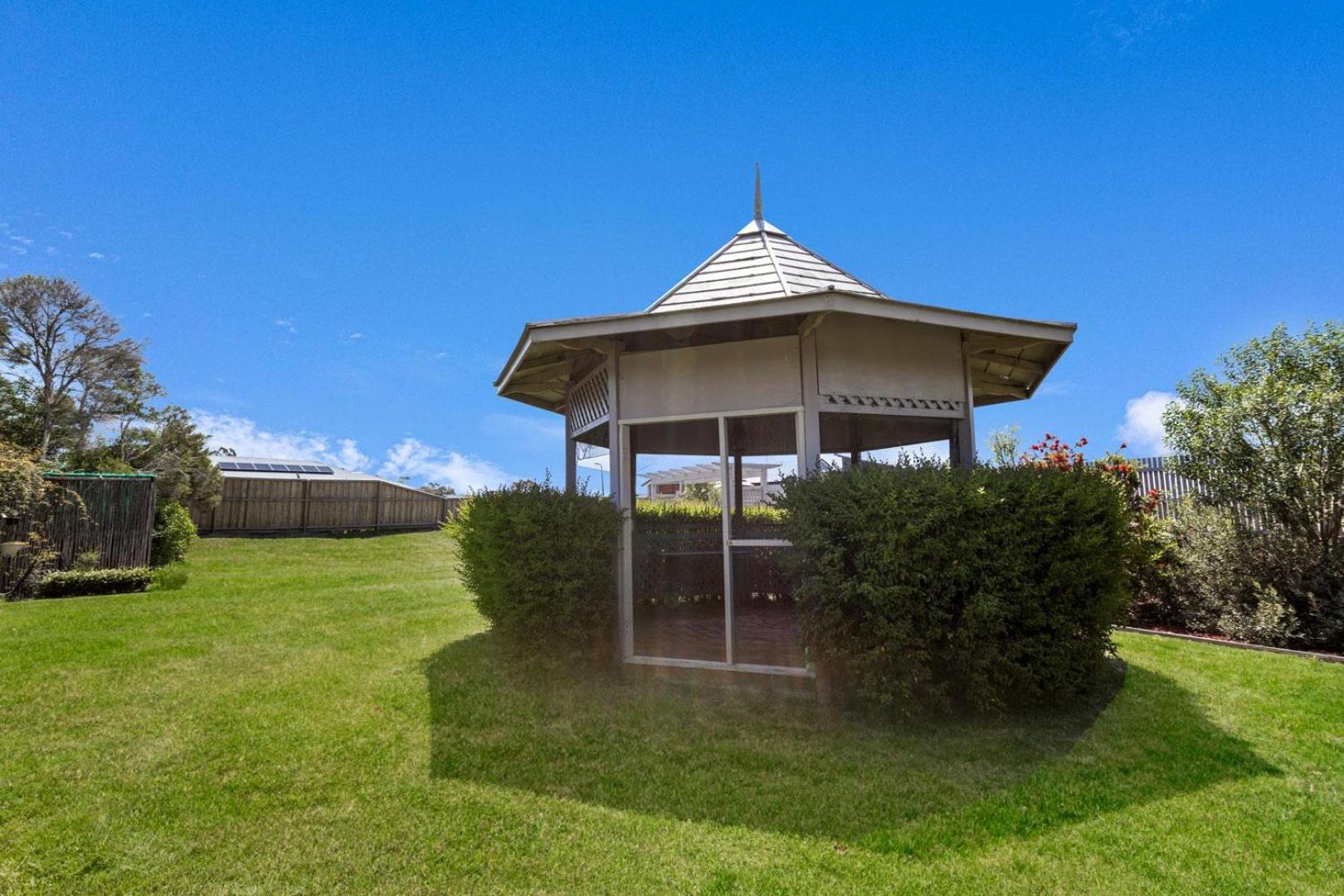 Chenu Lakeside Homestead