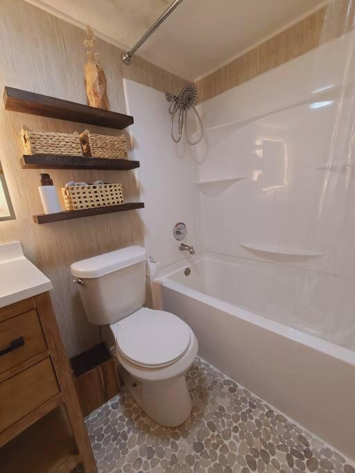 Centrally located home in Rogers and Bentonville! -Private Rooms view 5