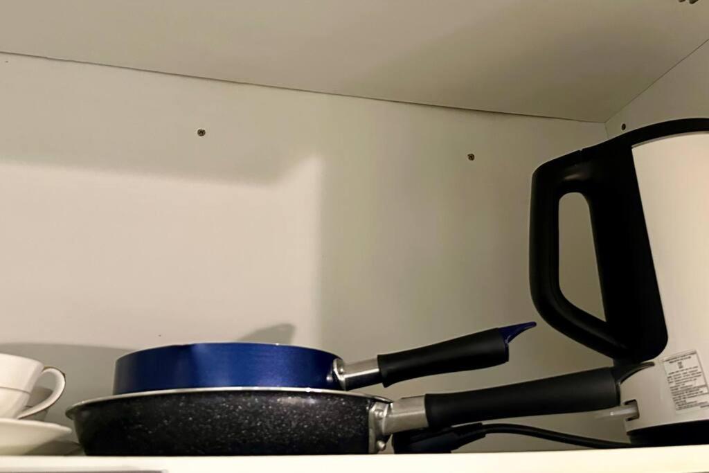 Excellent location, comfortable, Dyson Airwrapzy view 4