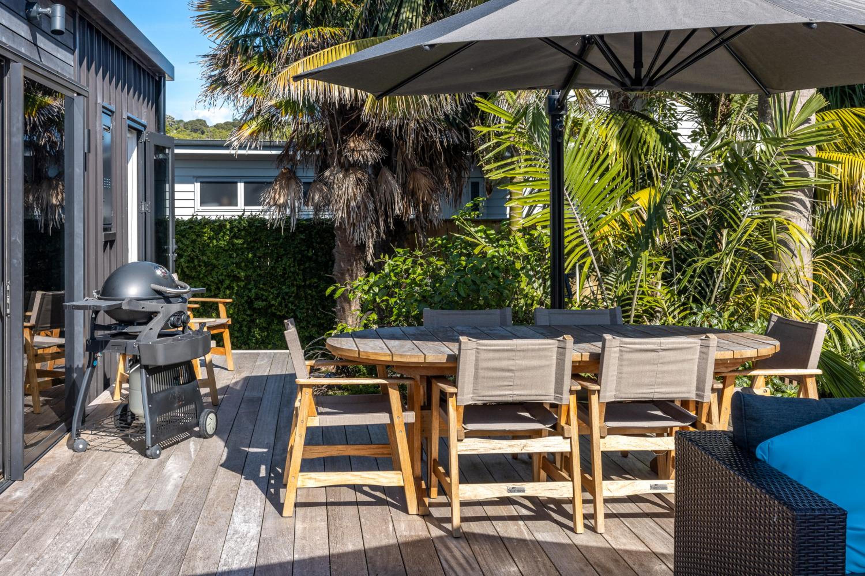 The Golden Pohutukawa - Beach House view 4