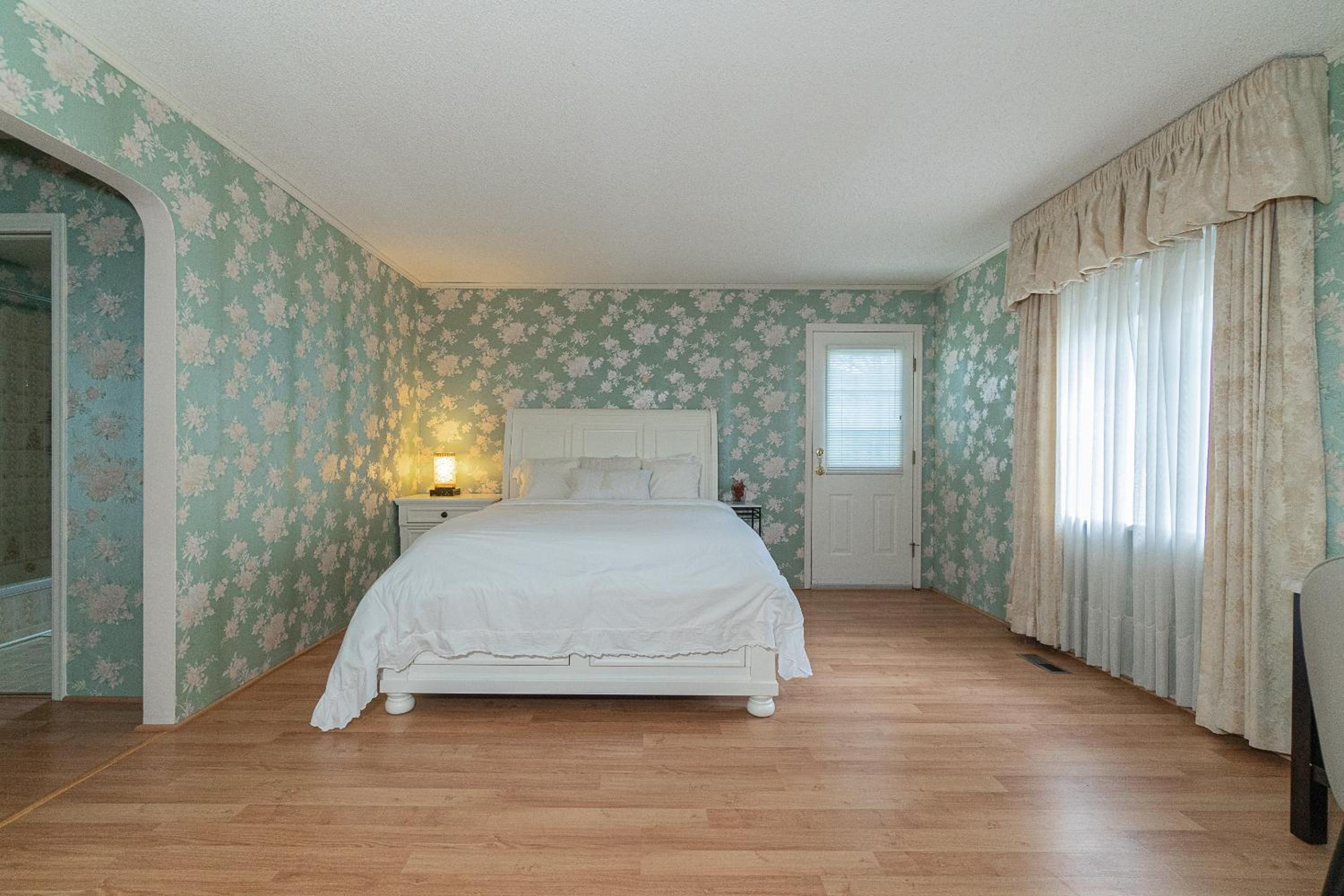 Garden Hotel 3-bedroom house for whole book