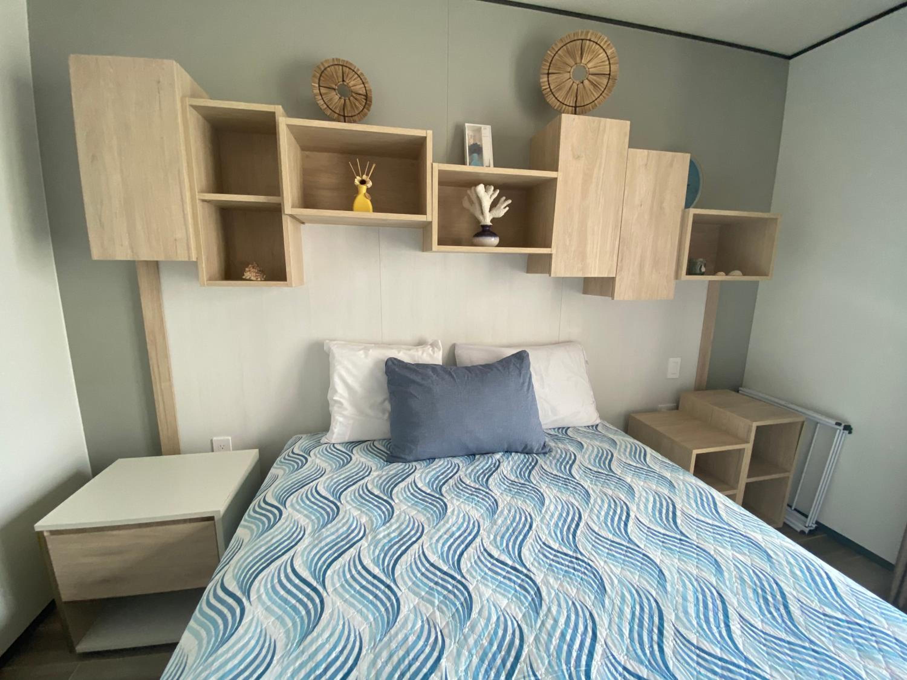 Modern Ocean and airport view condo in Maho, pool, gym, walk to Maho Beach,Mullet Bay, dinning, night life view 2