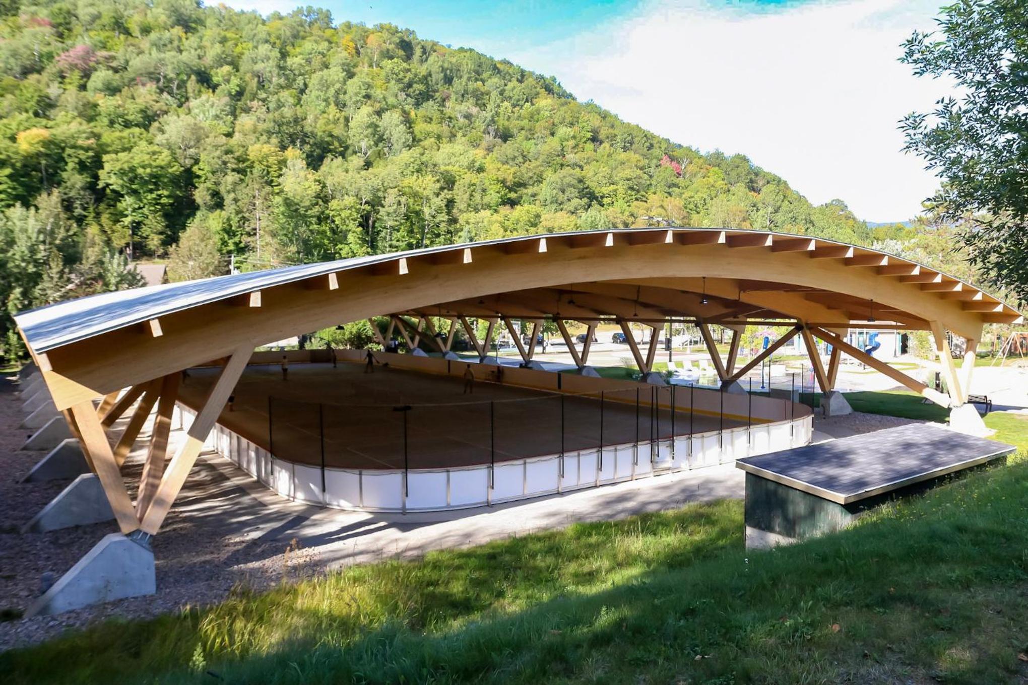 Condo moderne, escapade vacance, vue sur montagnes