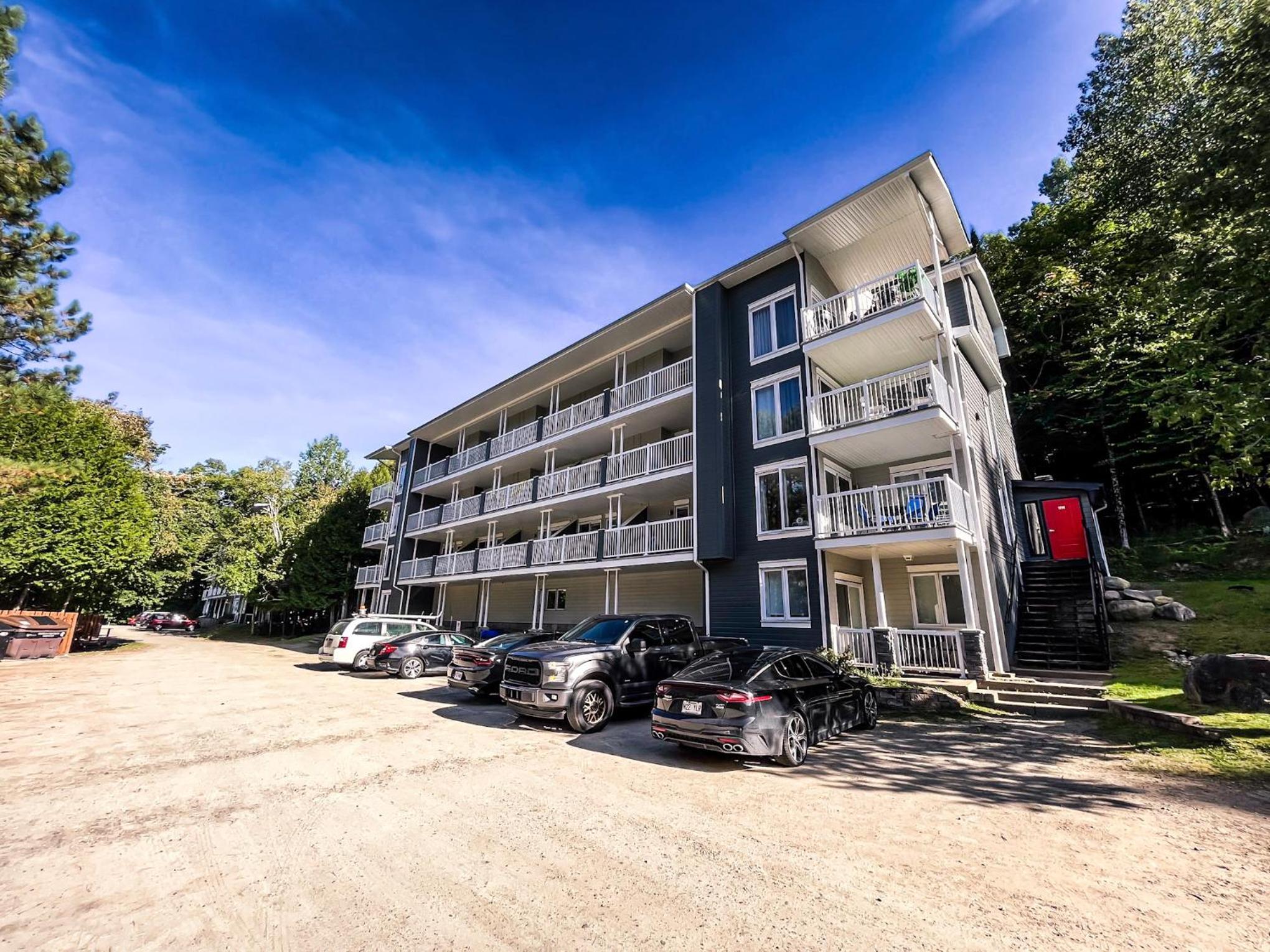 Condo moderne, escapade vacance, vue sur montagnes