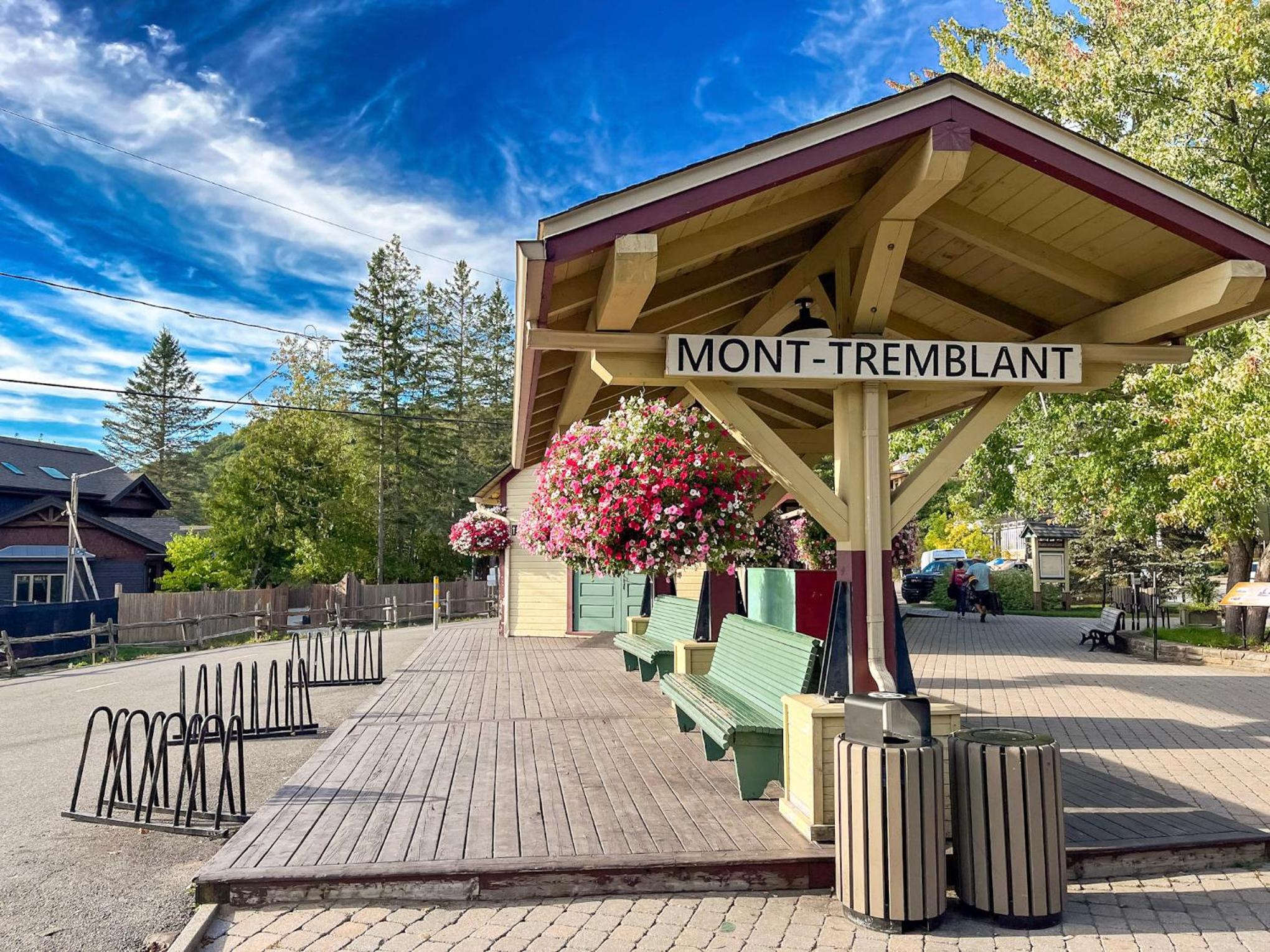 Condo moderne, escapade vacance, vue sur montagnes