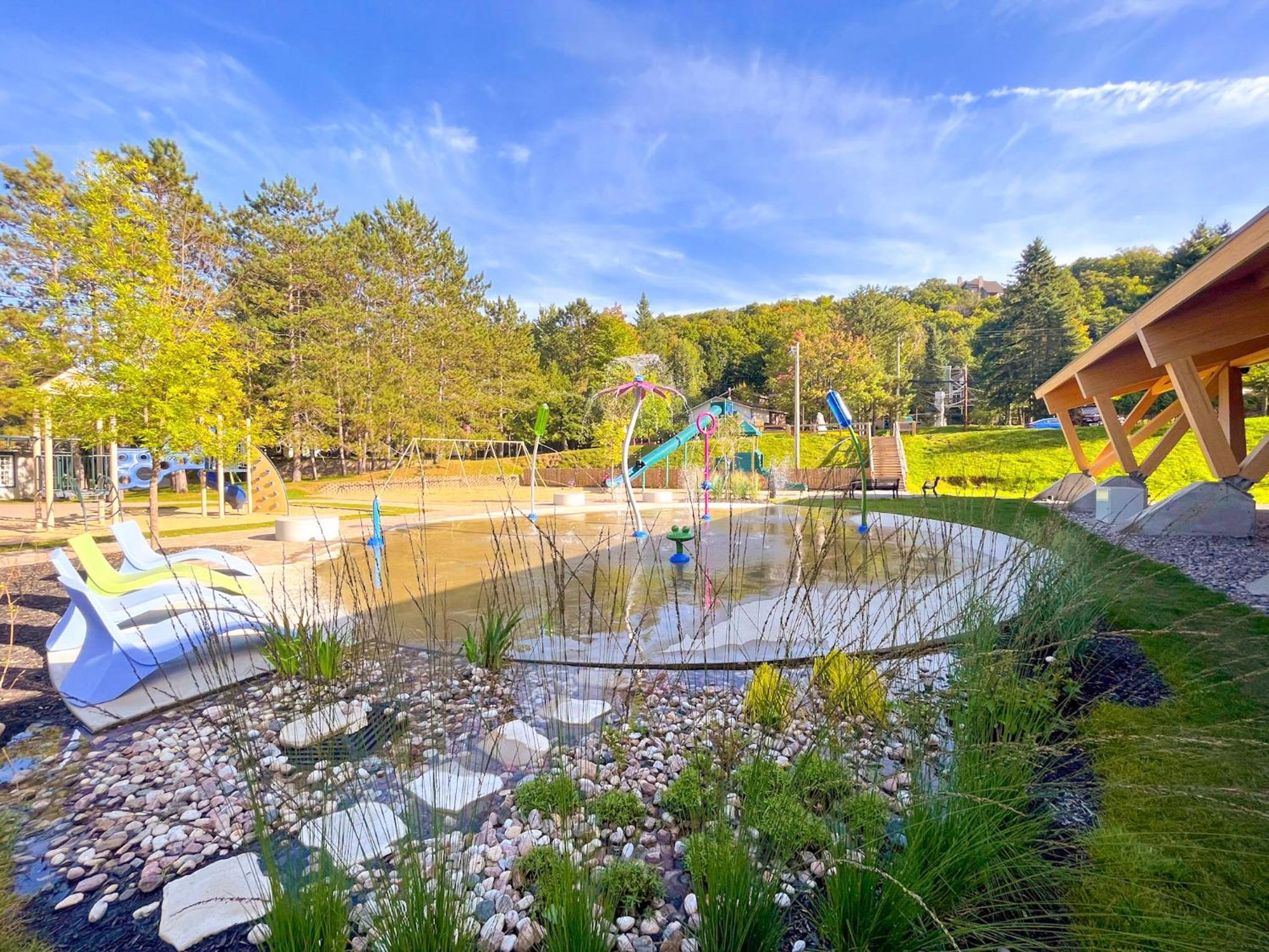 Condo moderne, escapade vacance, vue sur montagnes