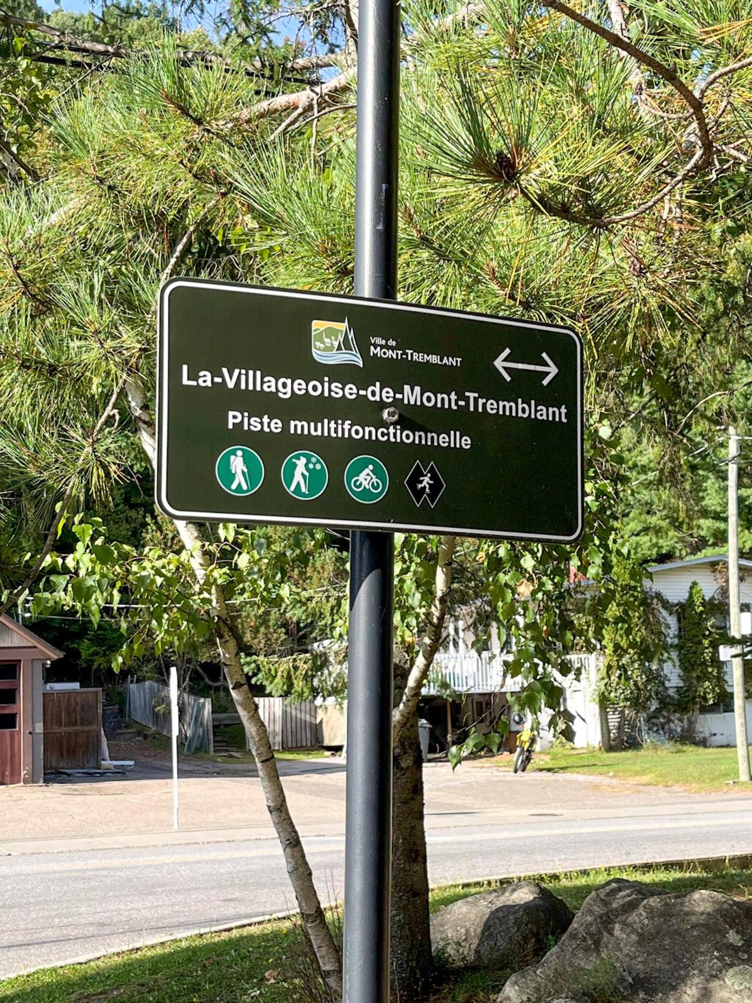 Condo moderne, escapade vacance, vue sur montagnes