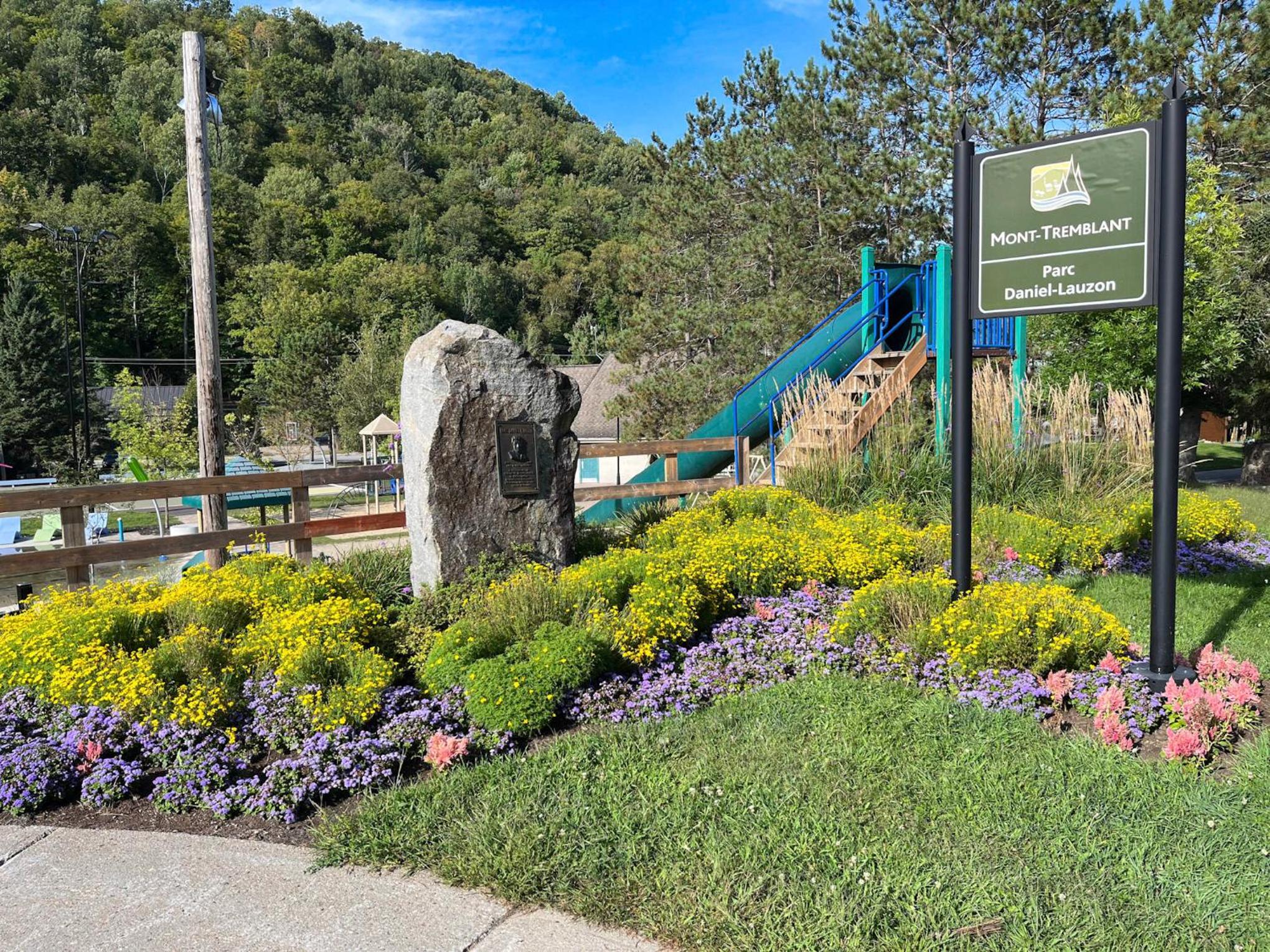 Condo moderne, escapade vacance, vue sur montagnes