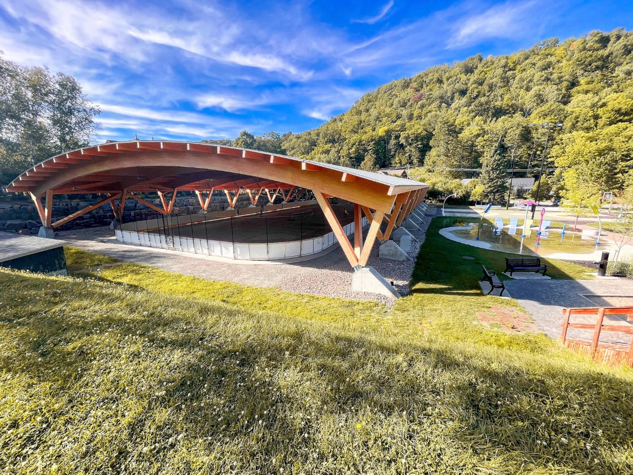 Condo moderne, escapade vacance, vue sur montagnes