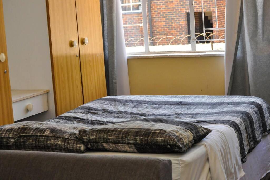 Spacious, Budget-Friendly Stay view 5