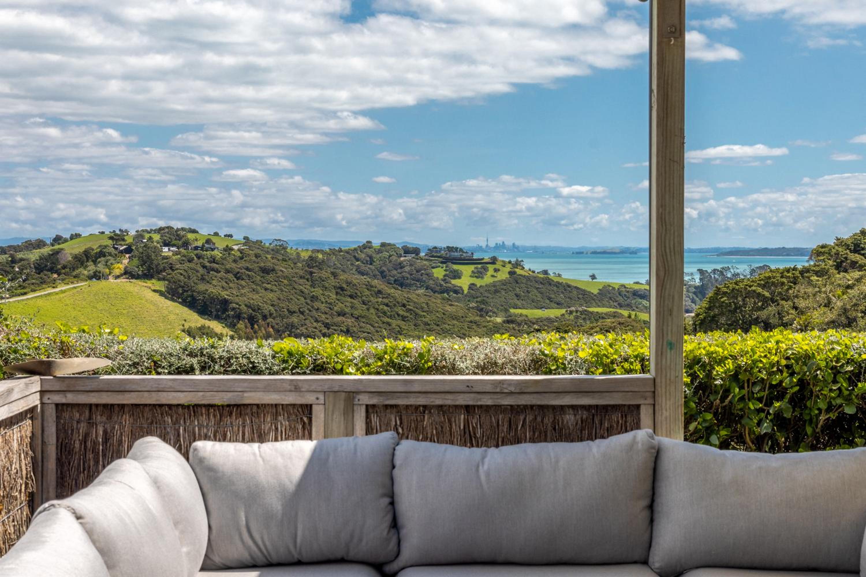 Woodside Vista - Waiheke Island Holiday Home