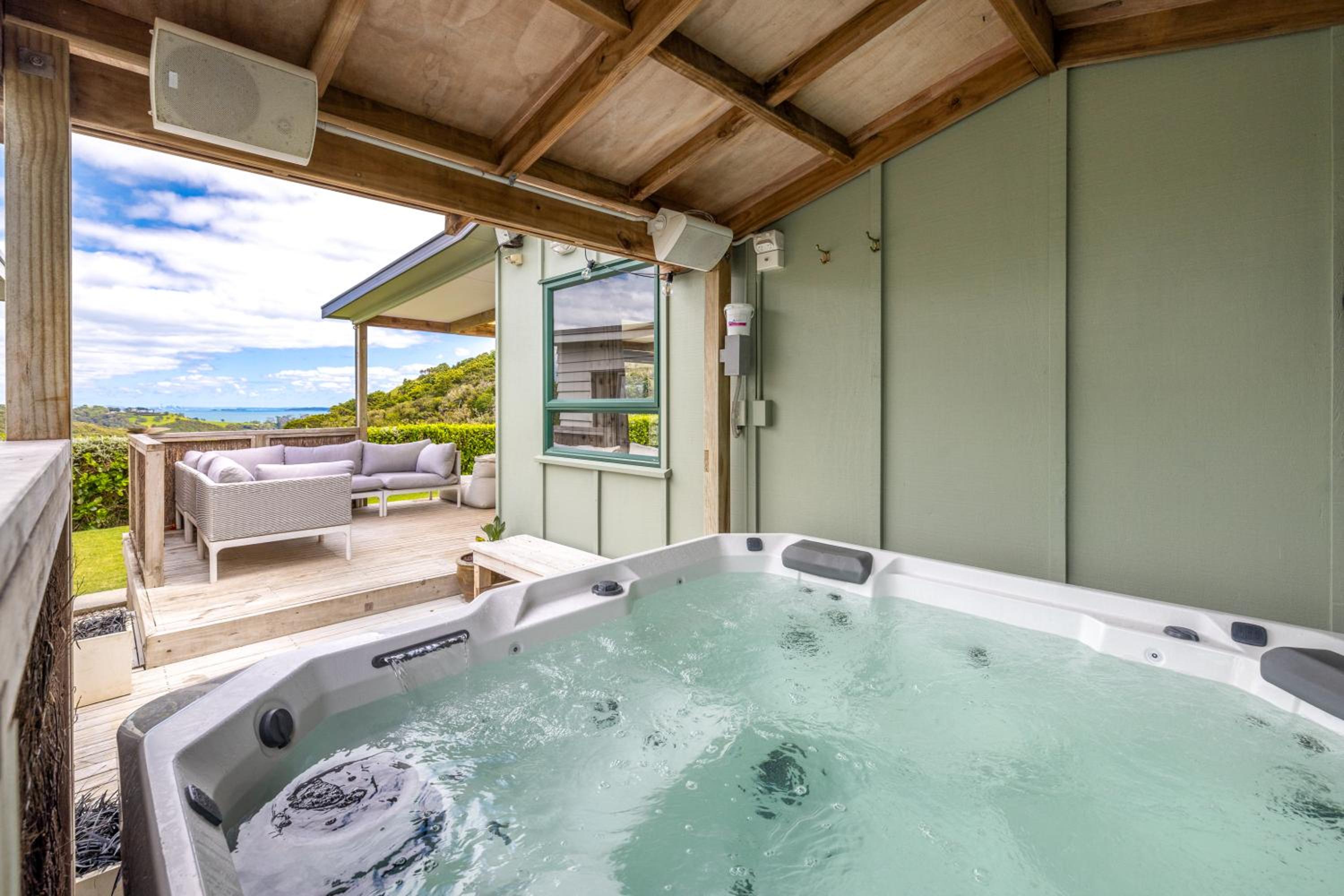 Woodside Vista - Waiheke Island Holiday Home