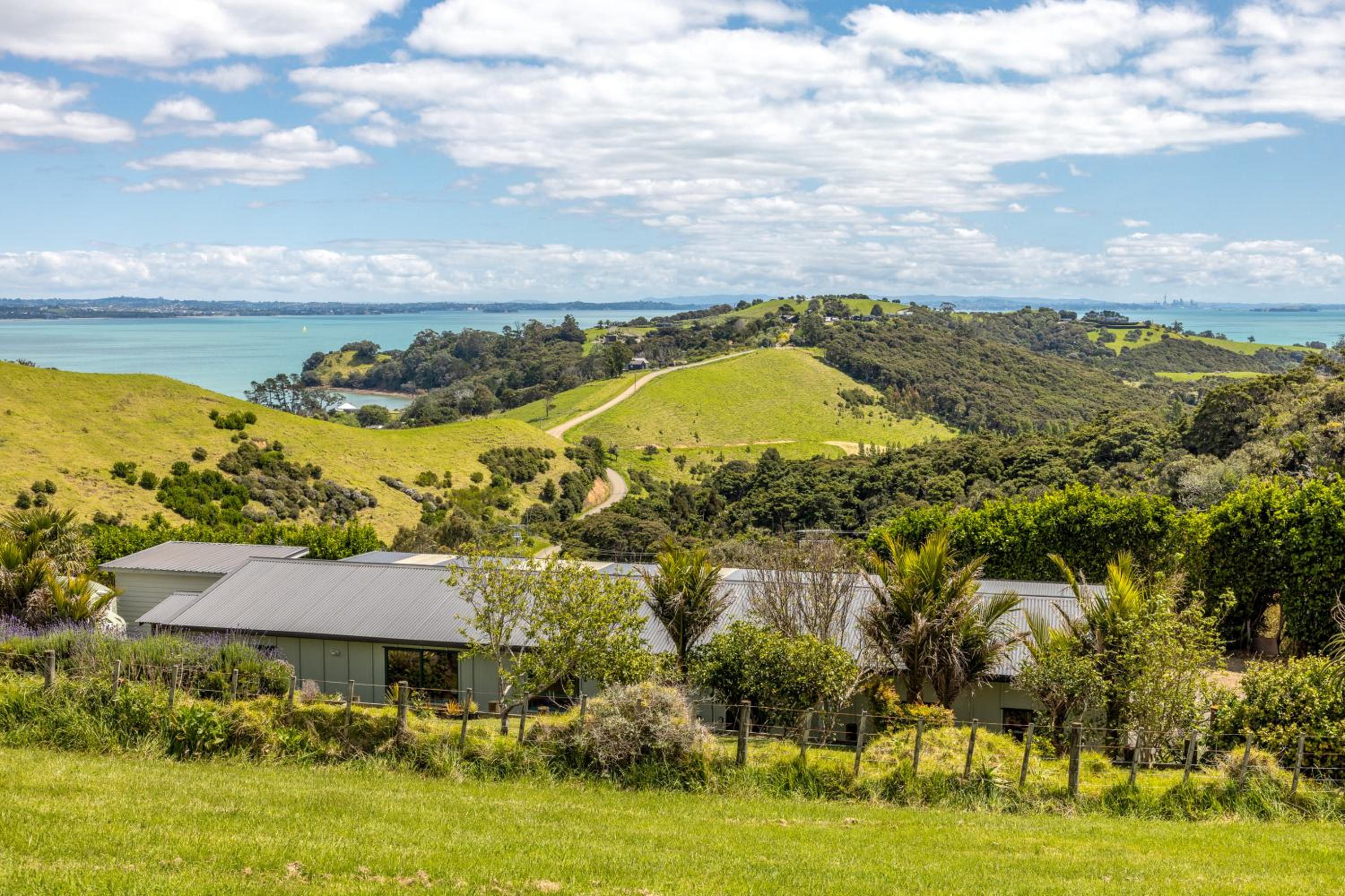 Woodside Vista - Waiheke Island Holiday Home