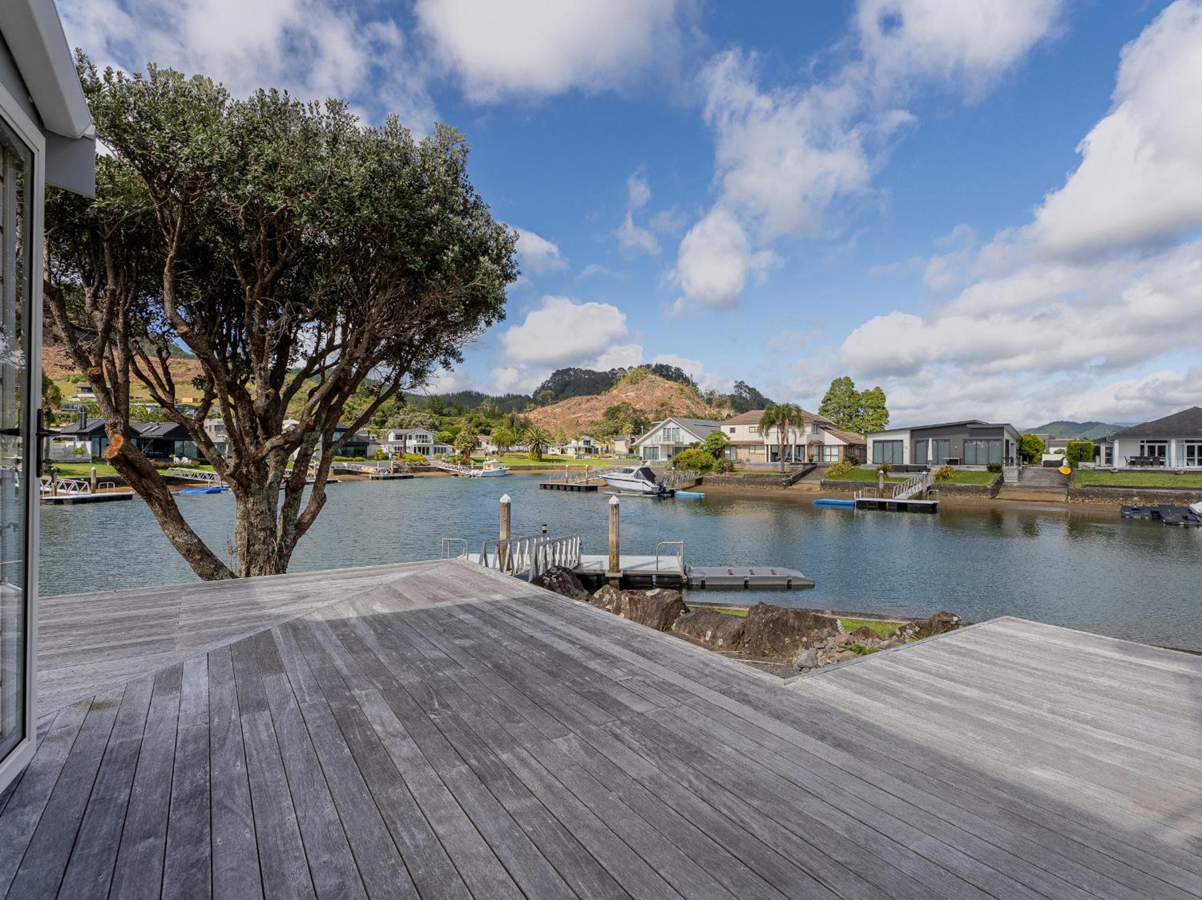 Waterfront Paradise - Pauanui Holiday Home view 4