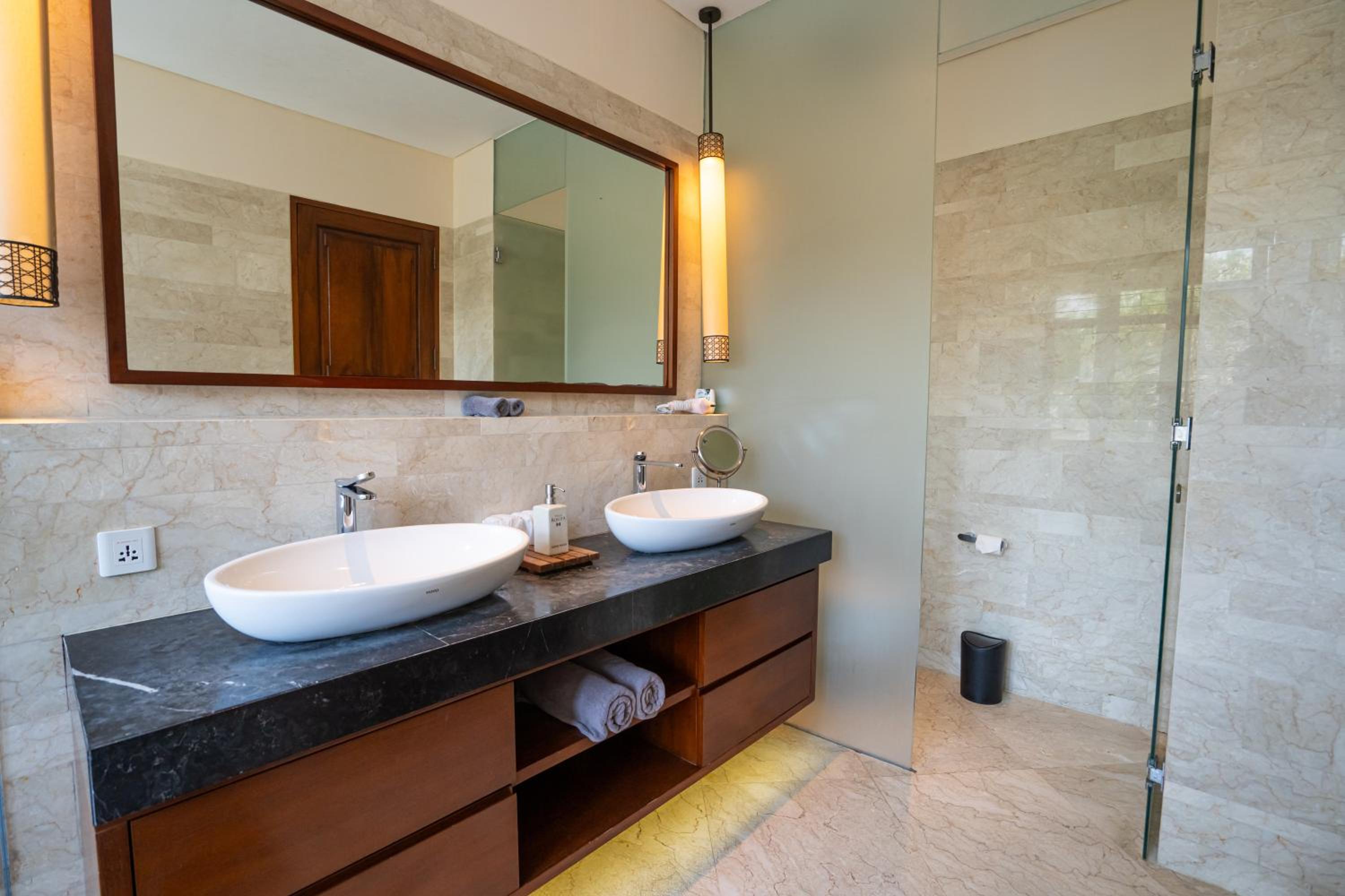 Villa Rosita - Luxury Oceanfront Villa Wchef