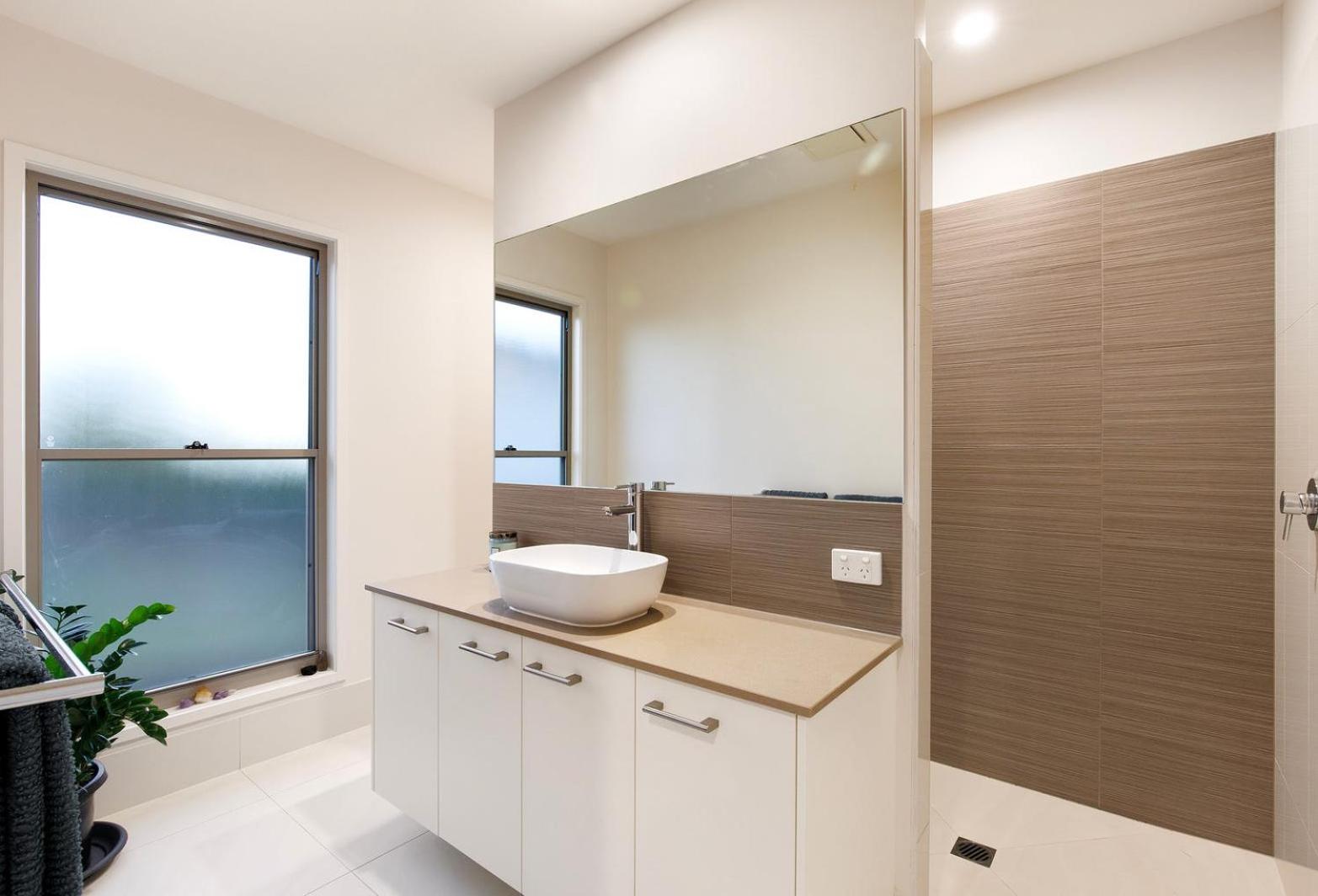 The Sunset Apartment on Orealla - 350m To Beach