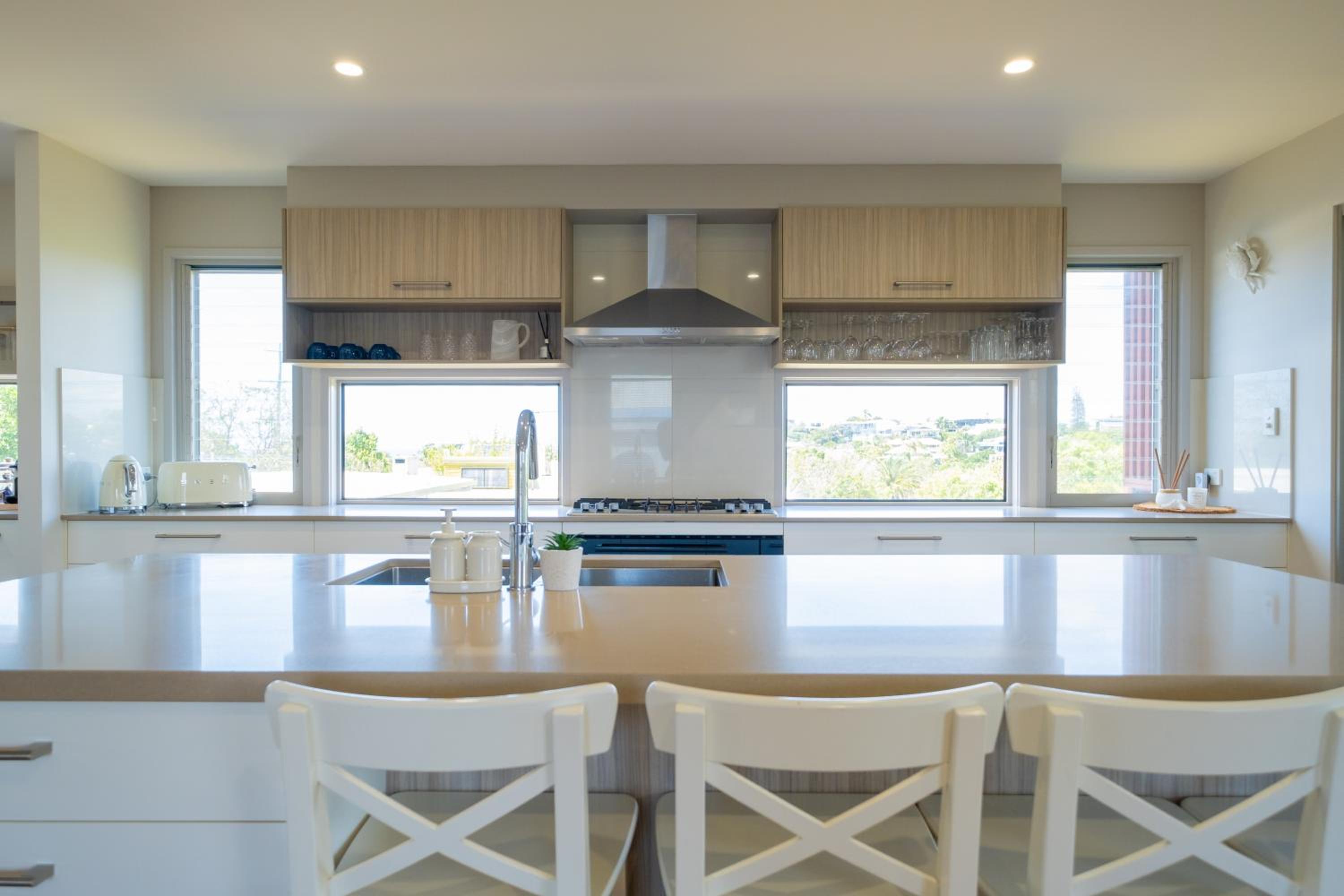 The Sunset Apartment on Orealla - 350m To Beach