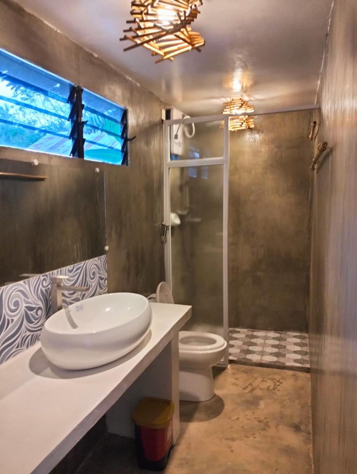Beachfront Bungalows Bucana, El Nido