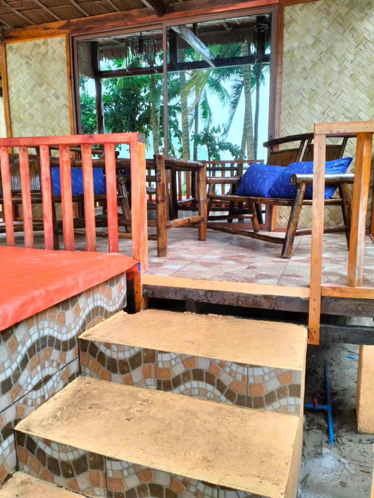 Beachfront Bungalows Bucana, El Nido