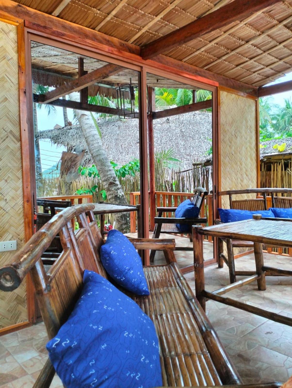 Beachfront Bungalows Bucana, El Nido