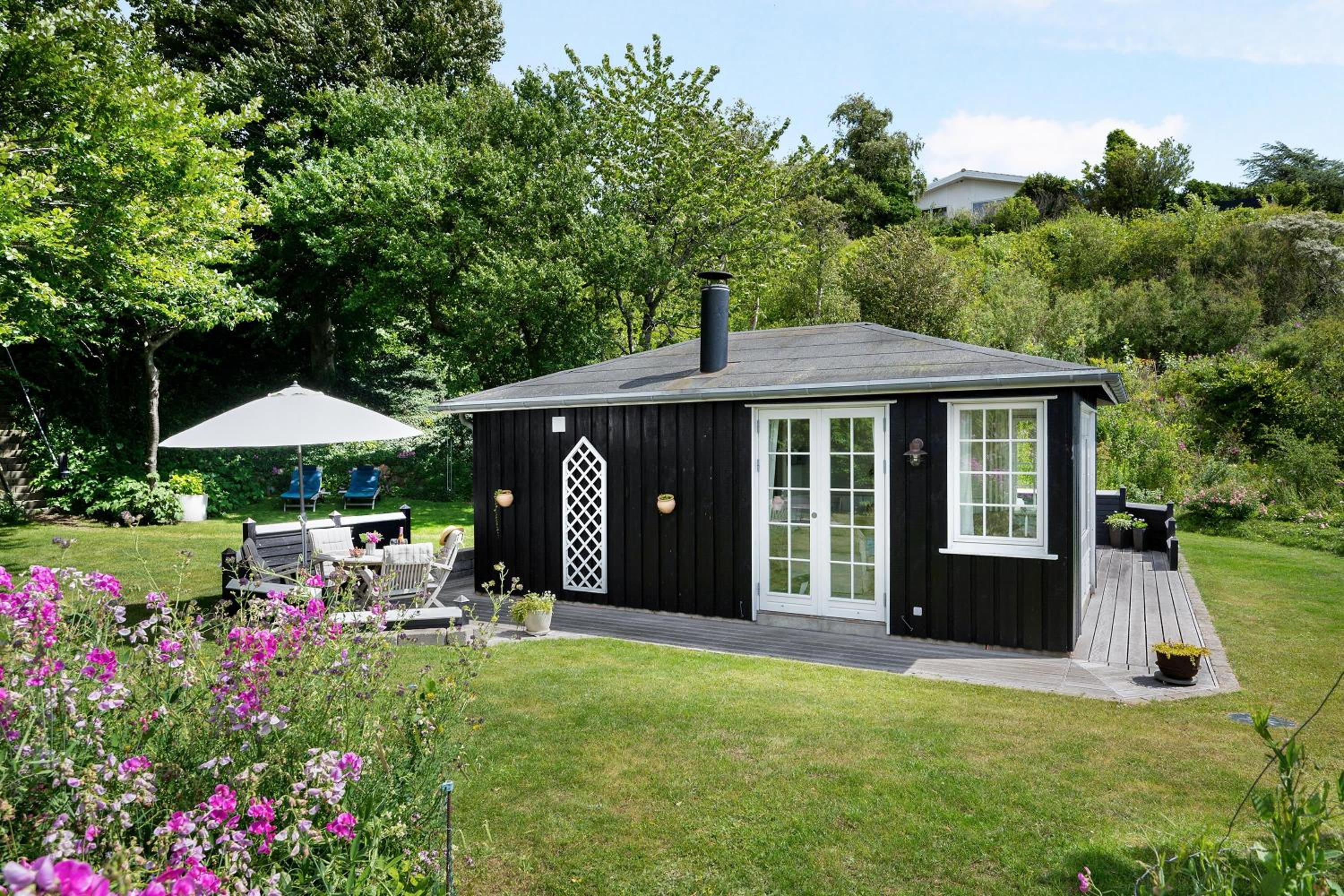 Romantic Seaside Cottage With Panoramic Views Just 20 Meters From The Beach