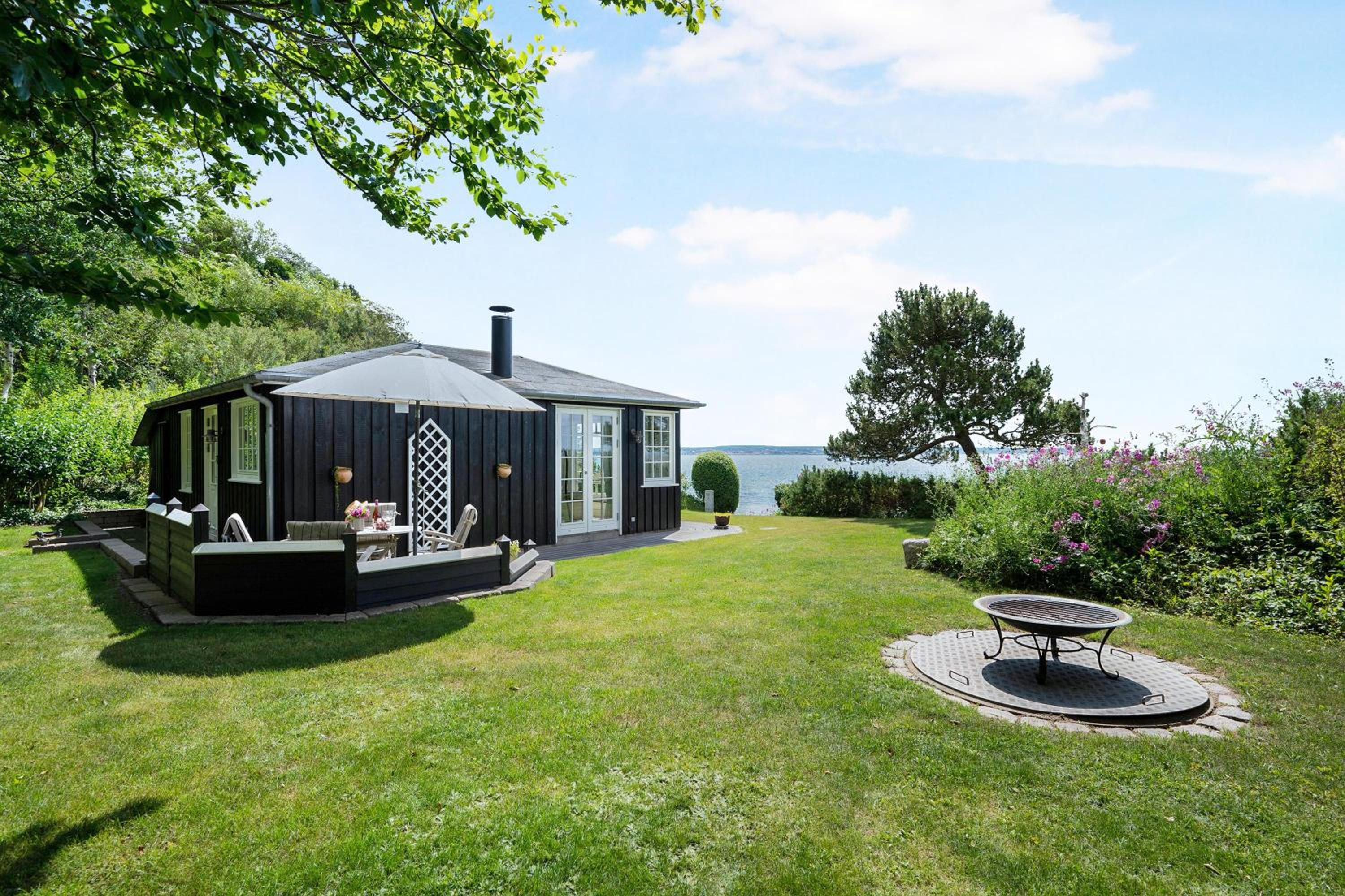 Romantic Seaside Cottage With Panoramic Views Just 20 Meters From The Beach