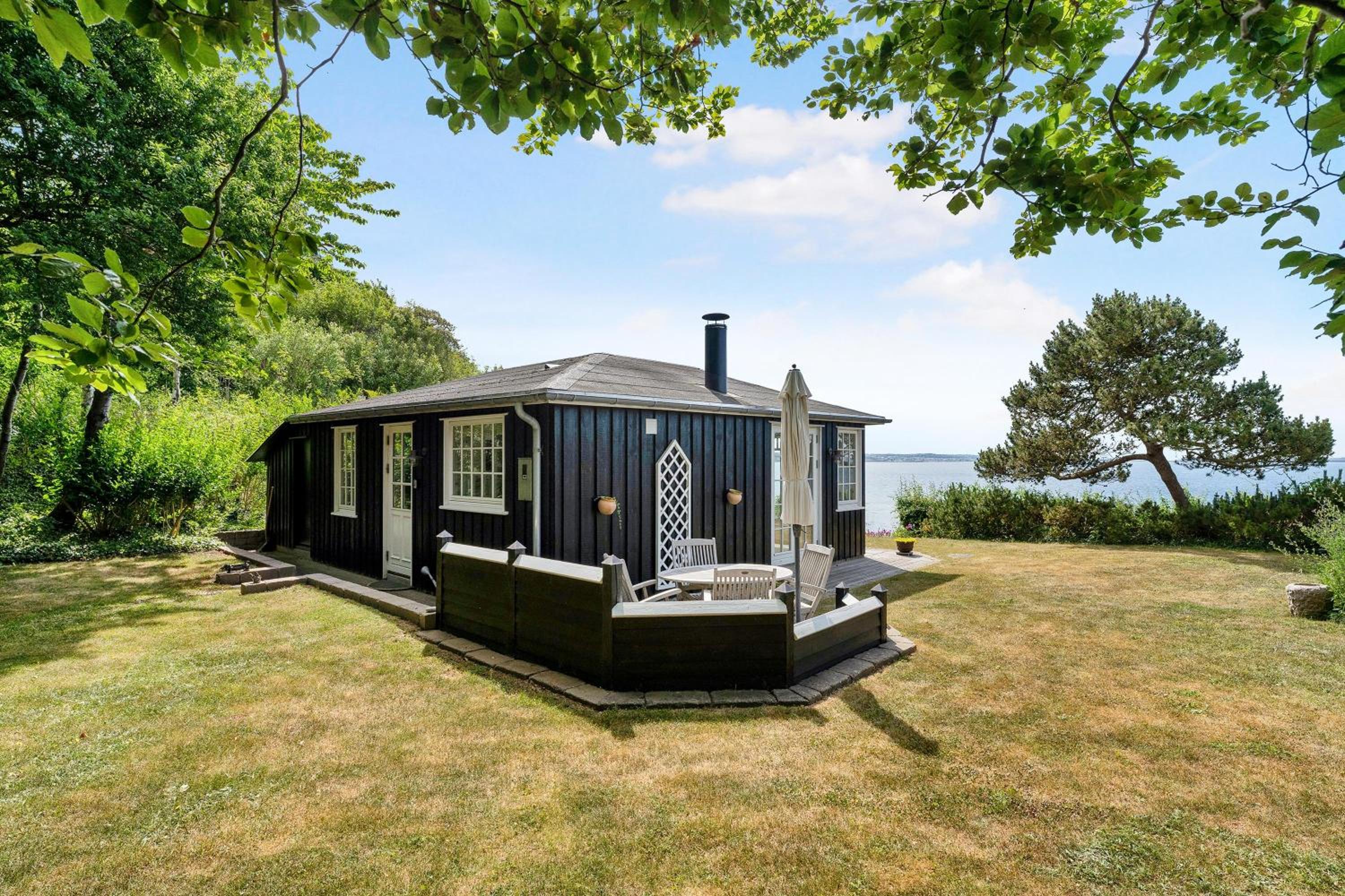 Romantic Seaside Cottage With Panoramic Views Just 20 Meters From The Beach