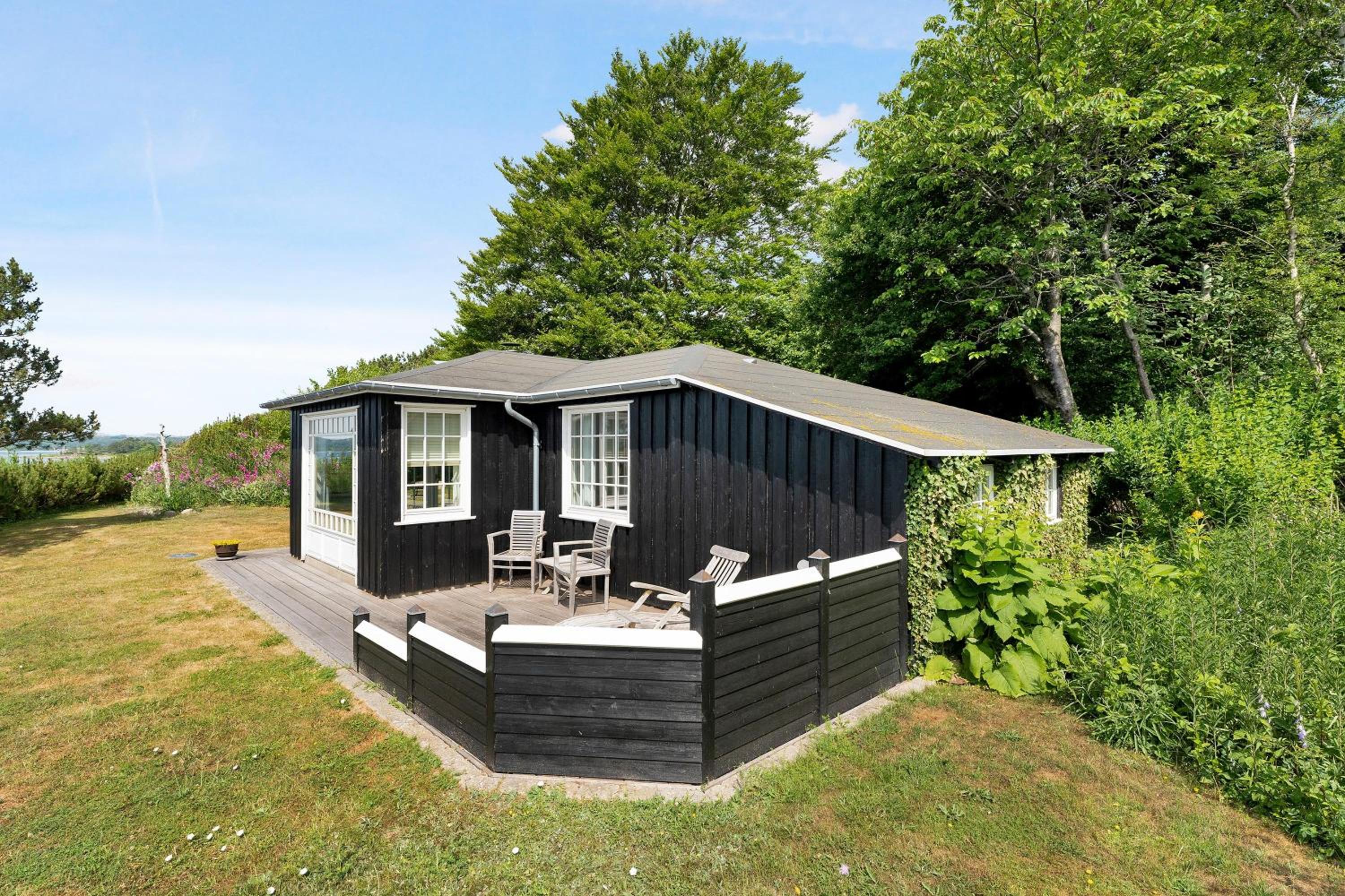 Romantic Seaside Cottage With Panoramic Views Just 20 Meters From The Beach