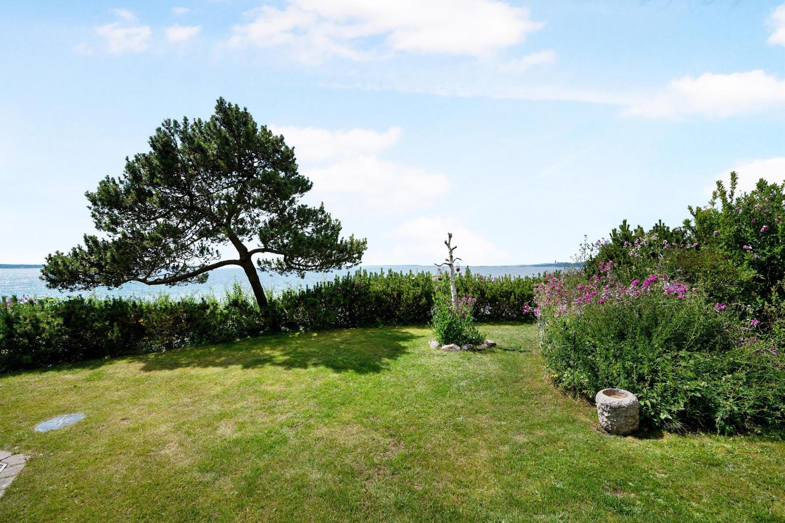 Romantic Seaside Cottage With Panoramic Views Just 20 Meters From The Beach