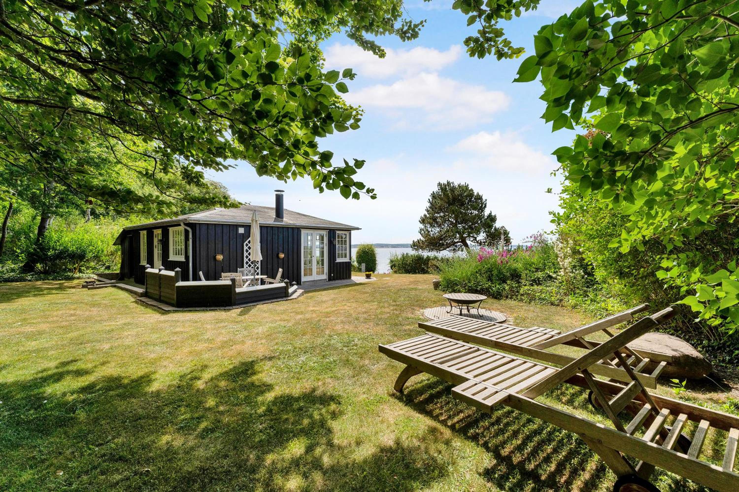 Romantic Seaside Cottage With Panoramic Views Just 20 Meters From The Beach
