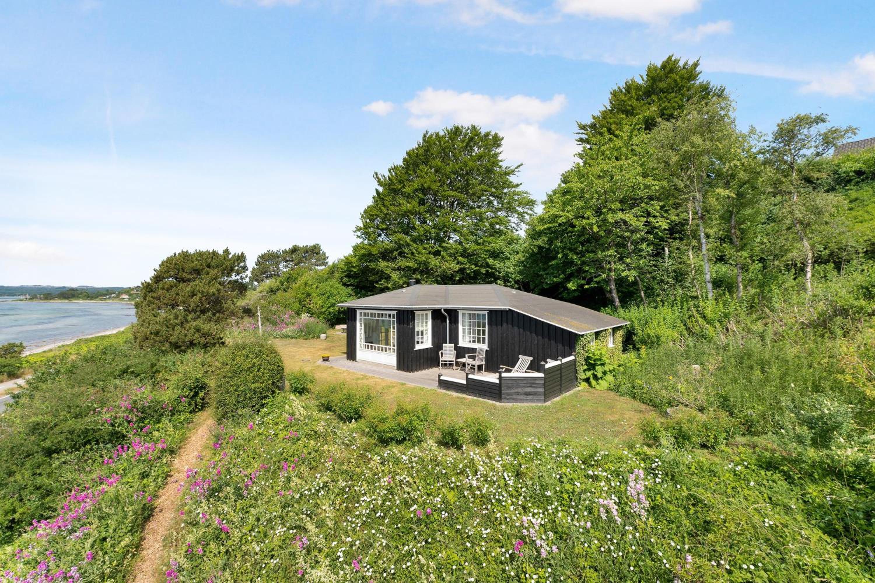Romantic Seaside Cottage With Panoramic Views Just 20 Meters From The Beach