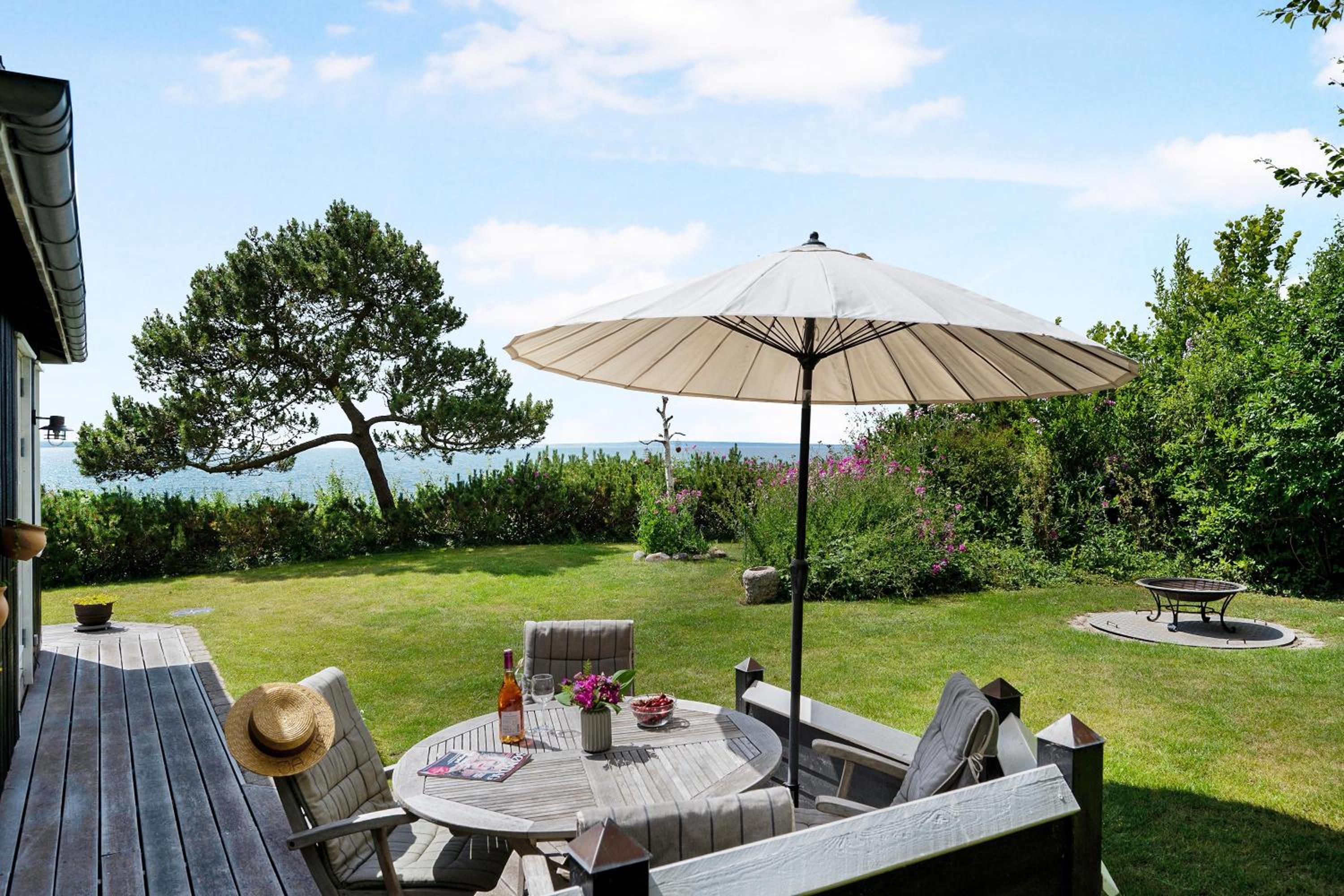 Romantic Seaside Cottage With Panoramic Views Just 20 Meters From The Beach