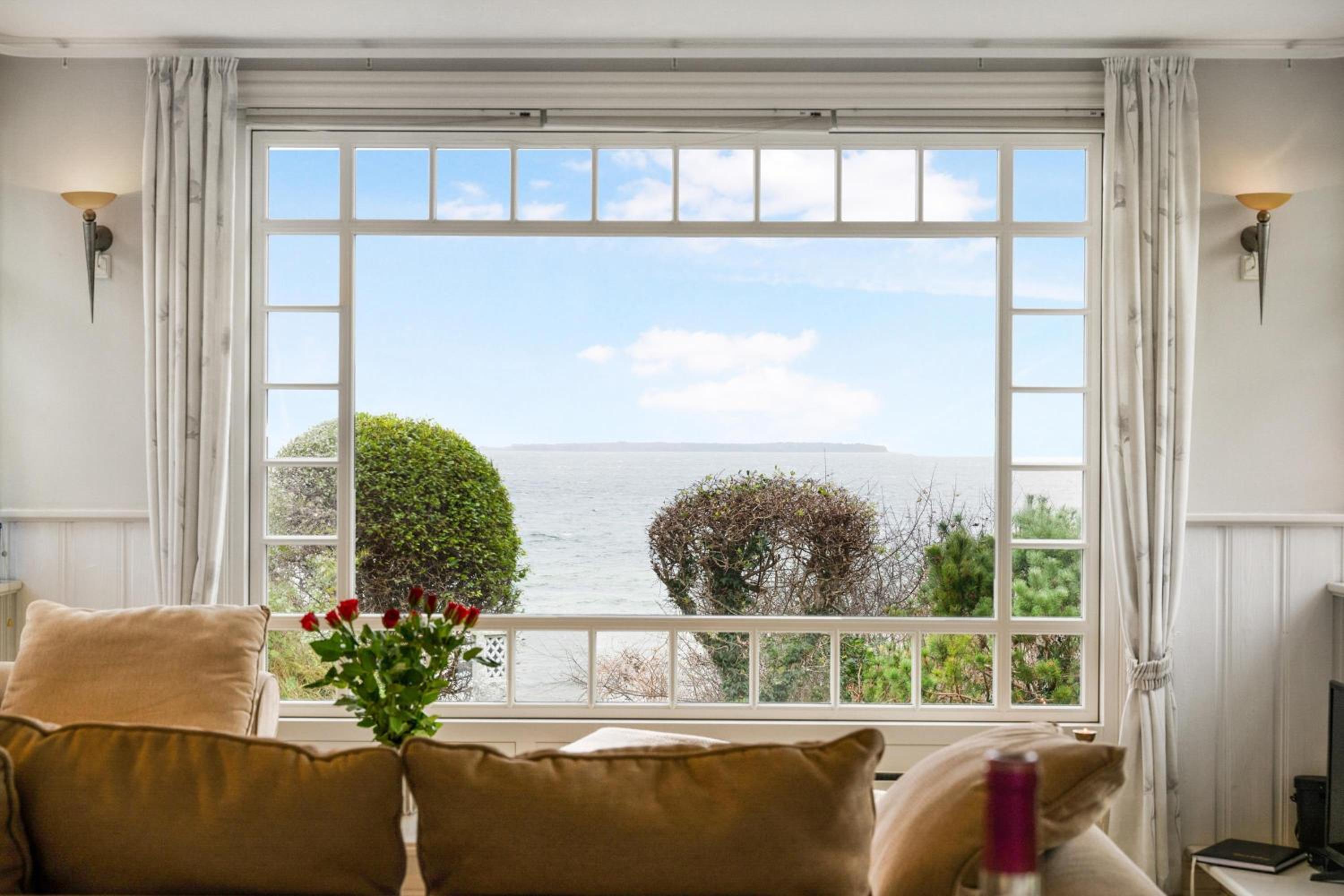 Romantic Seaside Cottage With Panoramic Views Just 20 Meters From The Beach