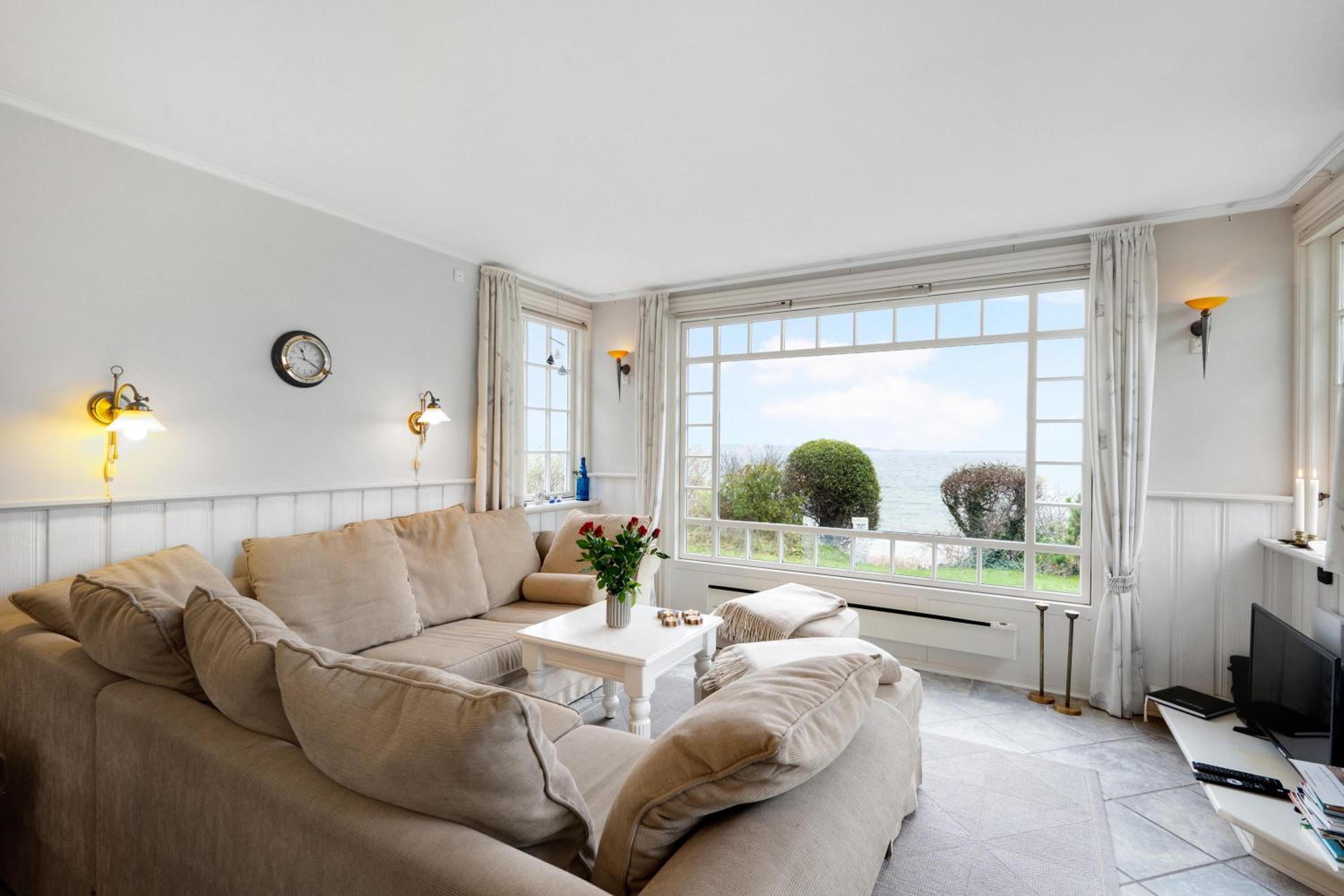 Romantic Seaside Cottage With Panoramic Views Just 20 Meters From The Beach