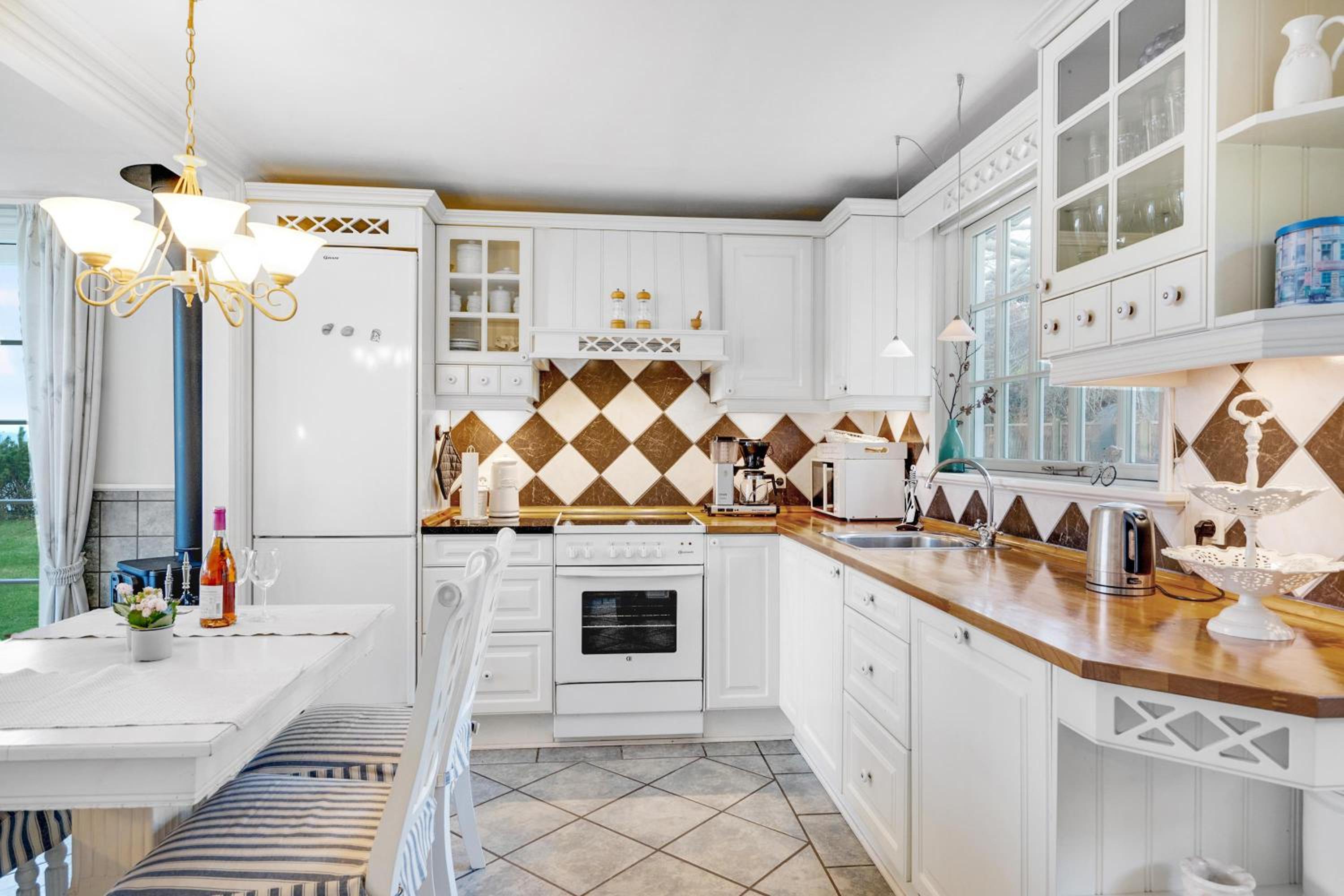 Romantic Seaside Cottage With Panoramic Views Just 20 Meters From The Beach